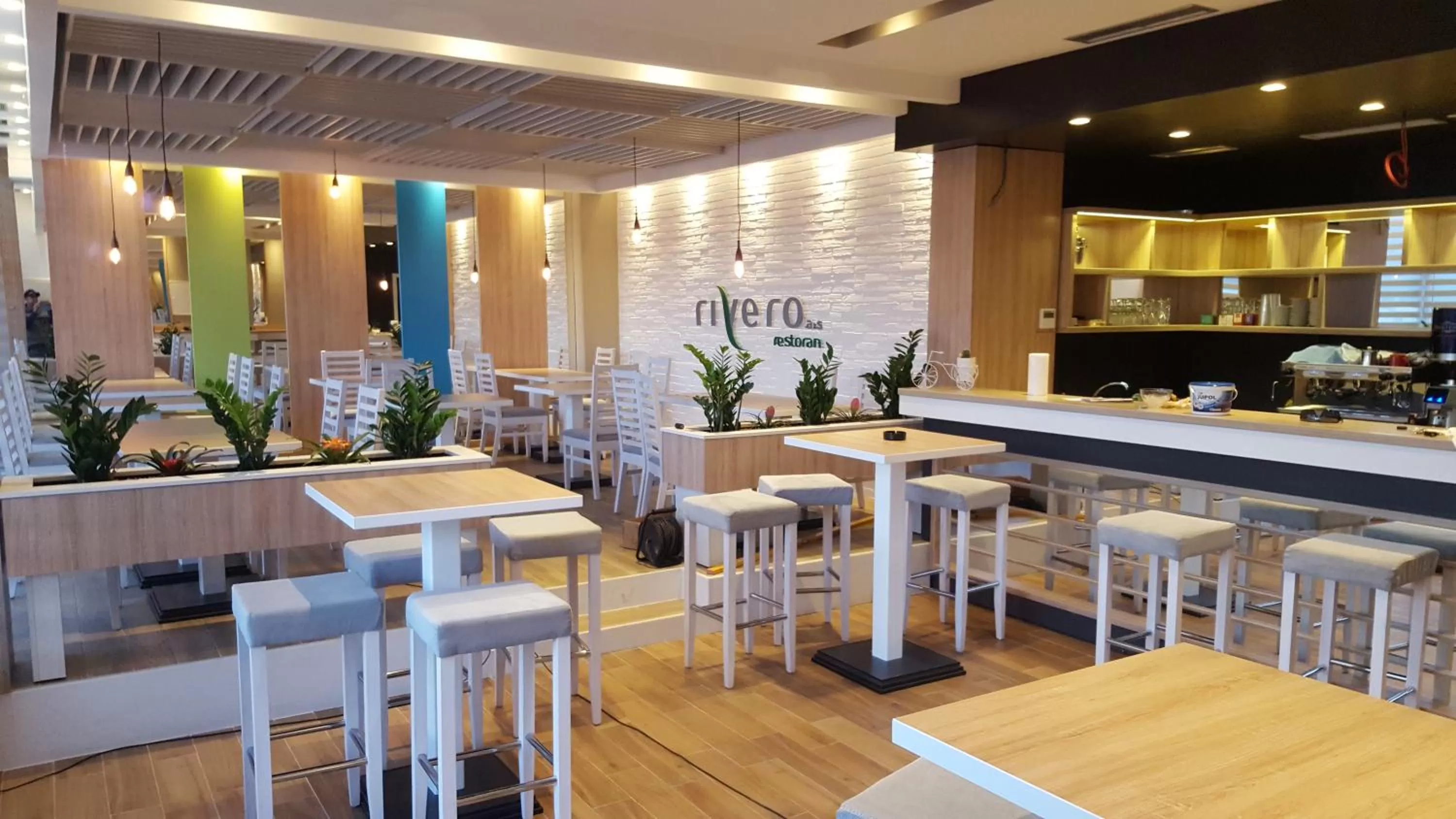 Restaurant/places to eat in Hotel Rivero A&S