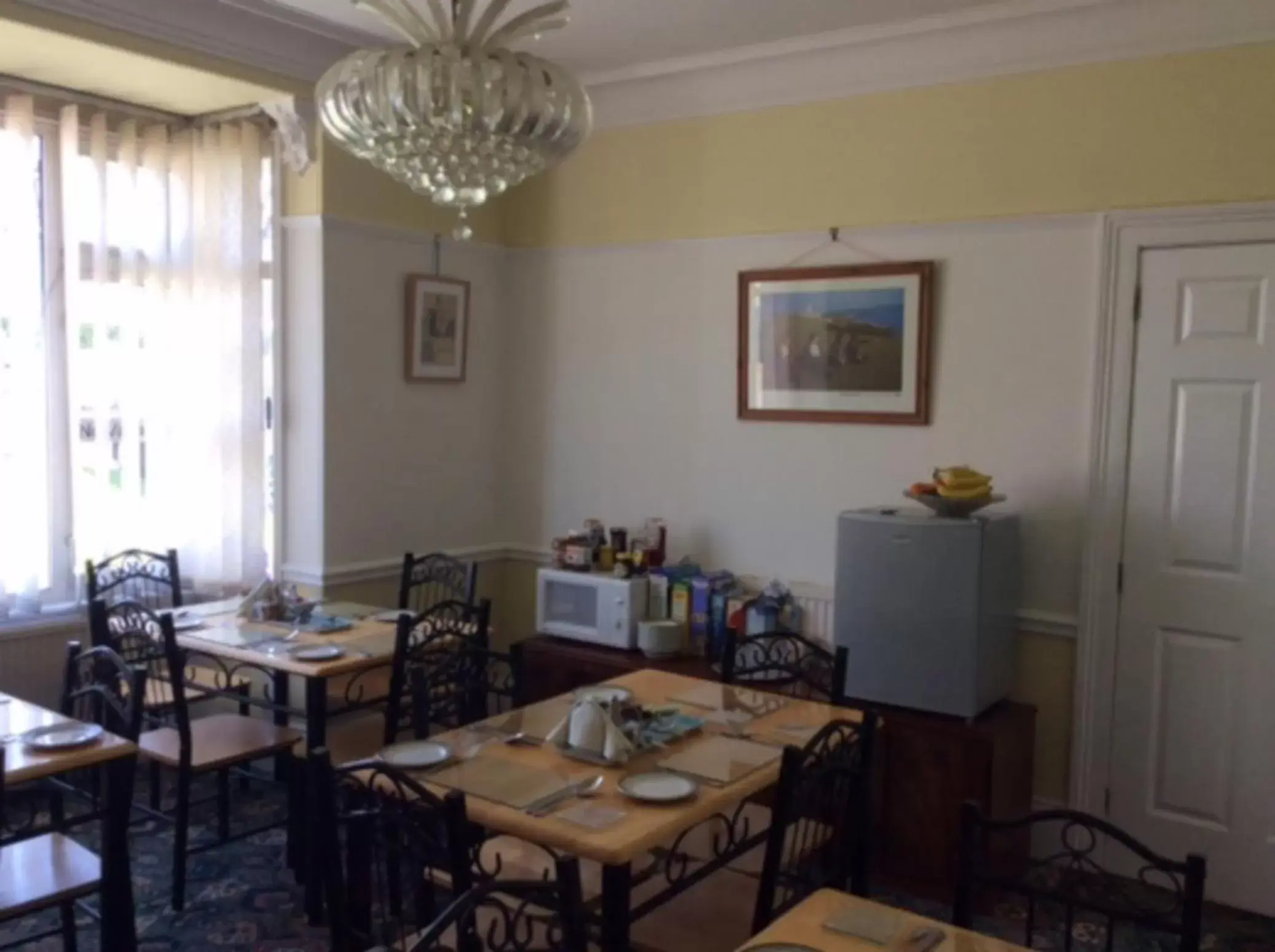 Restaurant/Places to Eat in Alma Lodge Guest House