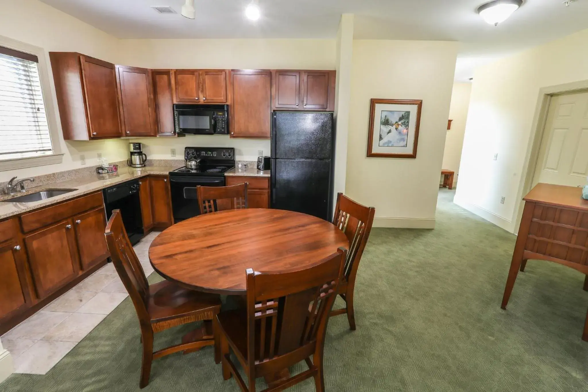 Dining area, Kitchen/Kitchenette in Kaatskill Mountain Club and Condos by Hunter Mountain