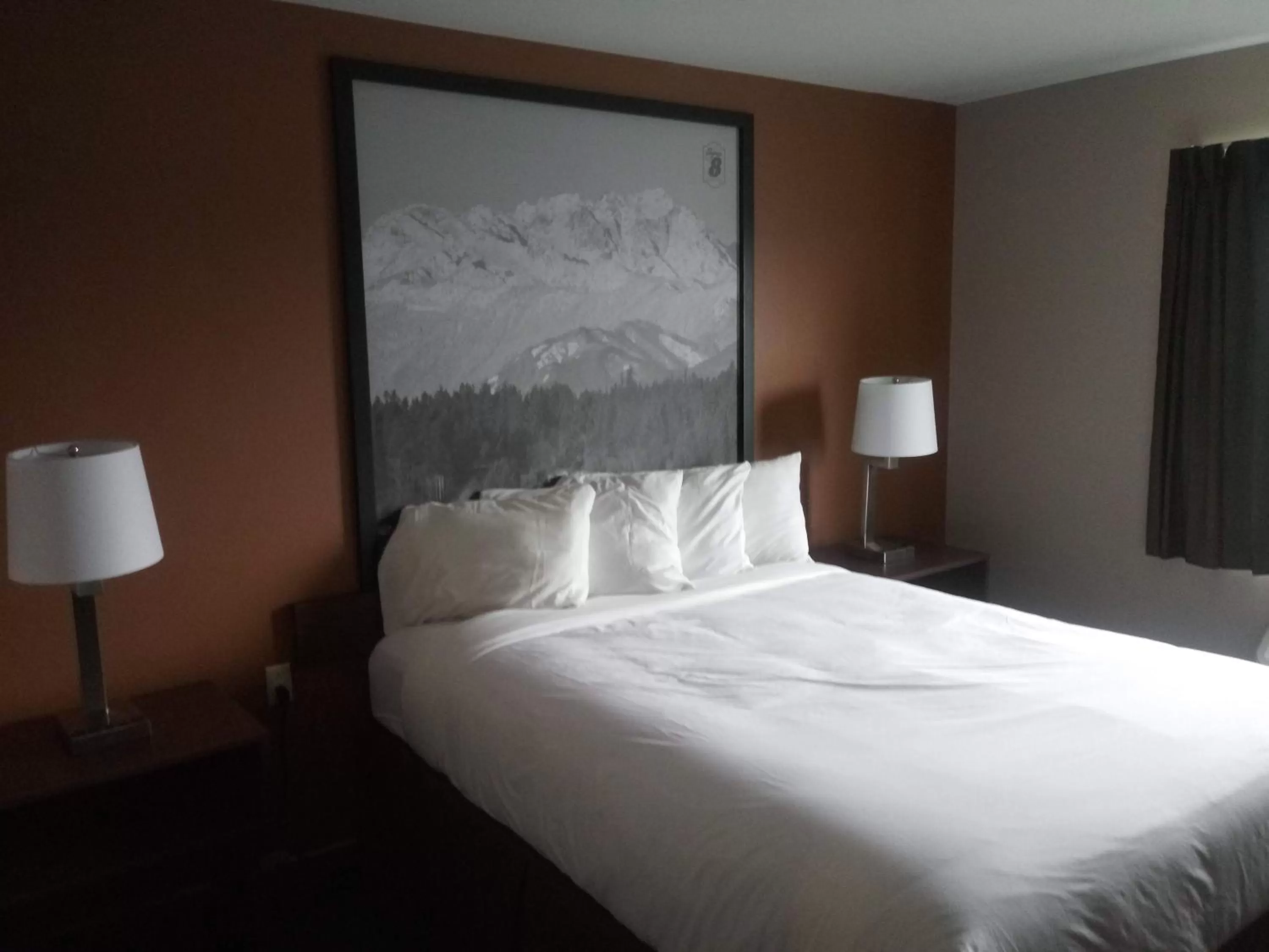 Bed in Super 8 by Wyndham Lynnwood
