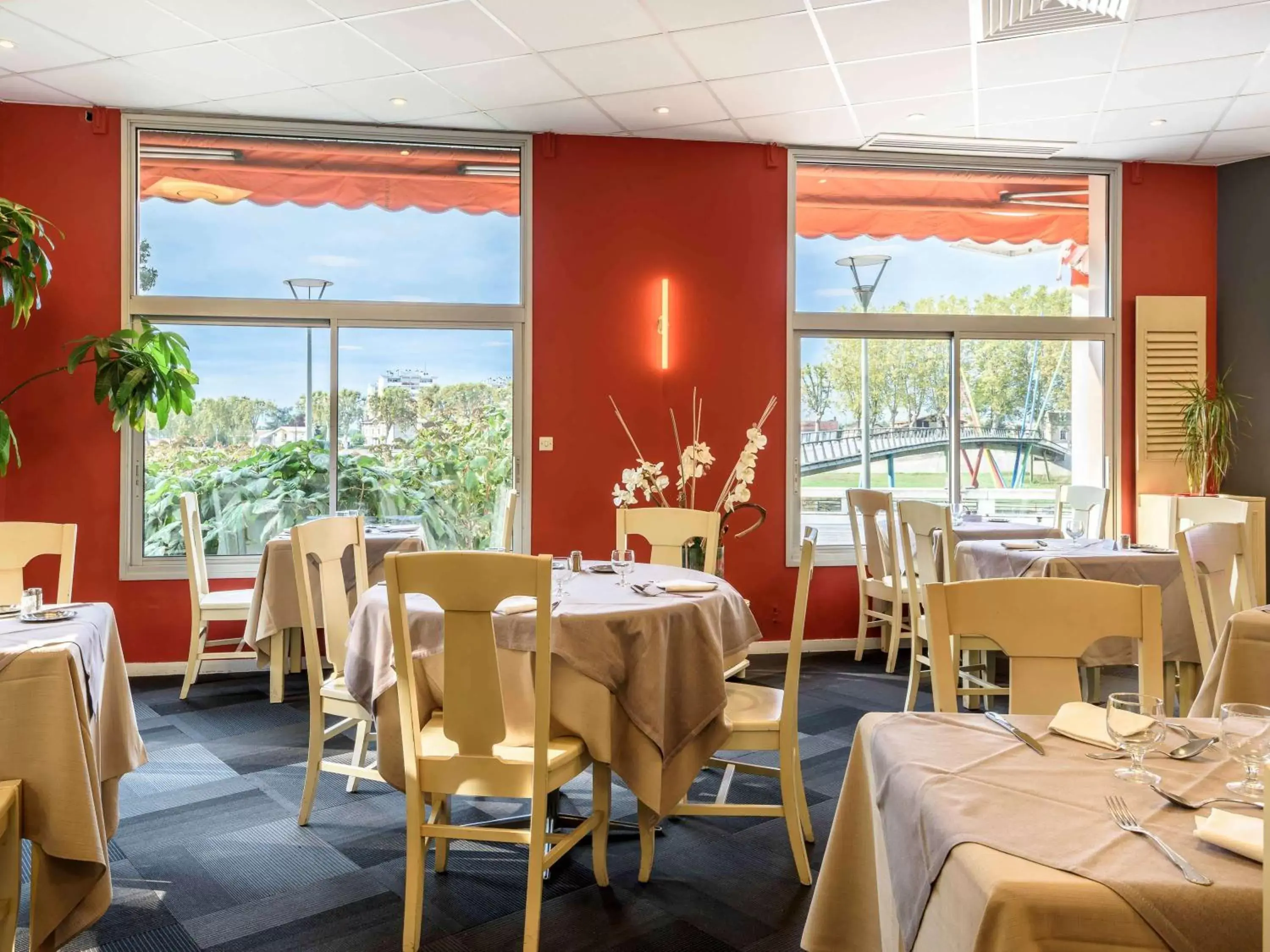 Restaurant/Places to Eat in ibis styles Dax Centre