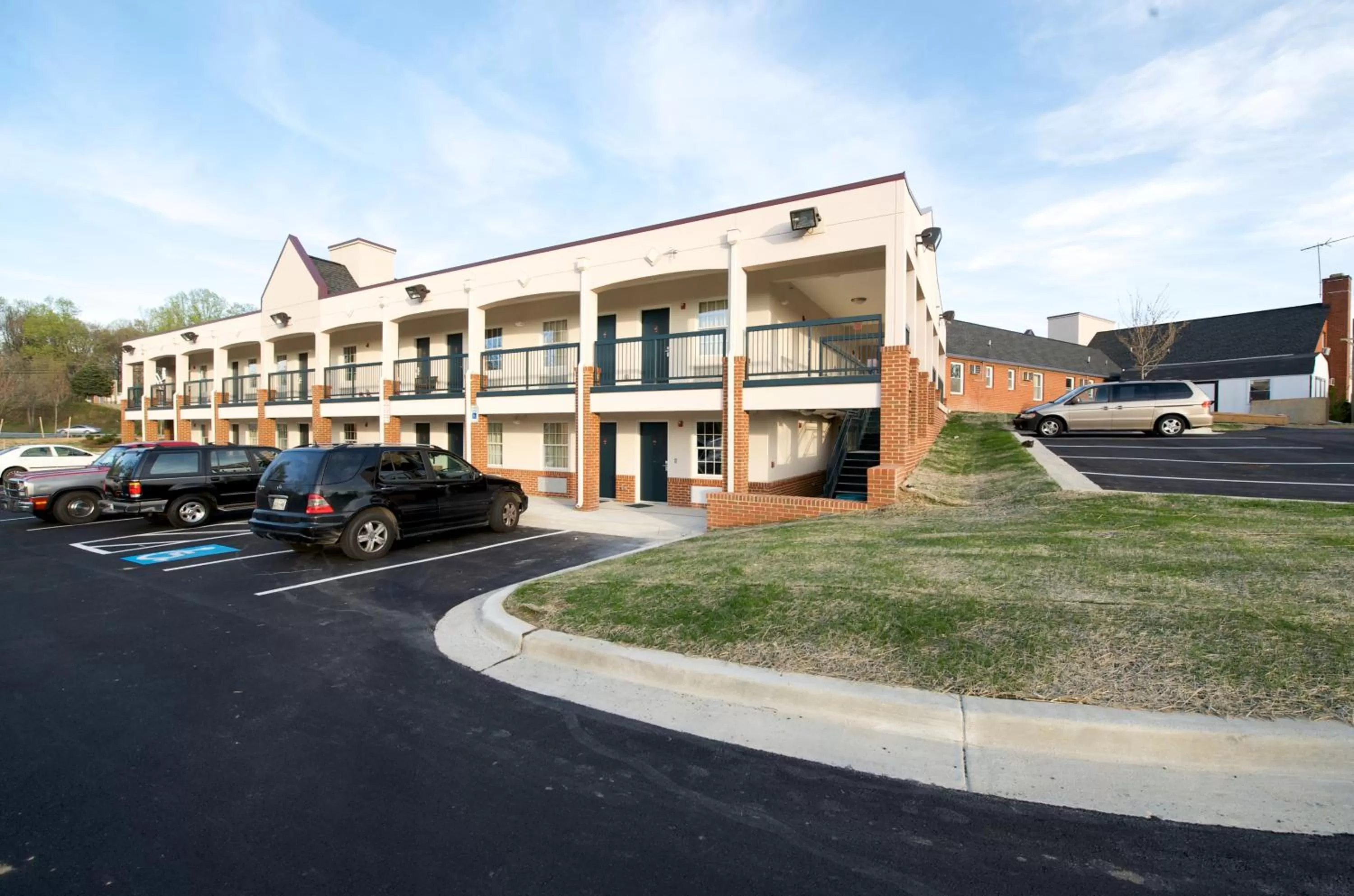 Property building in Executive Inn & Suites Upper Marlboro