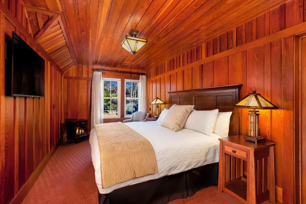 Bedroom, Bed in Noyo Harbor Inn