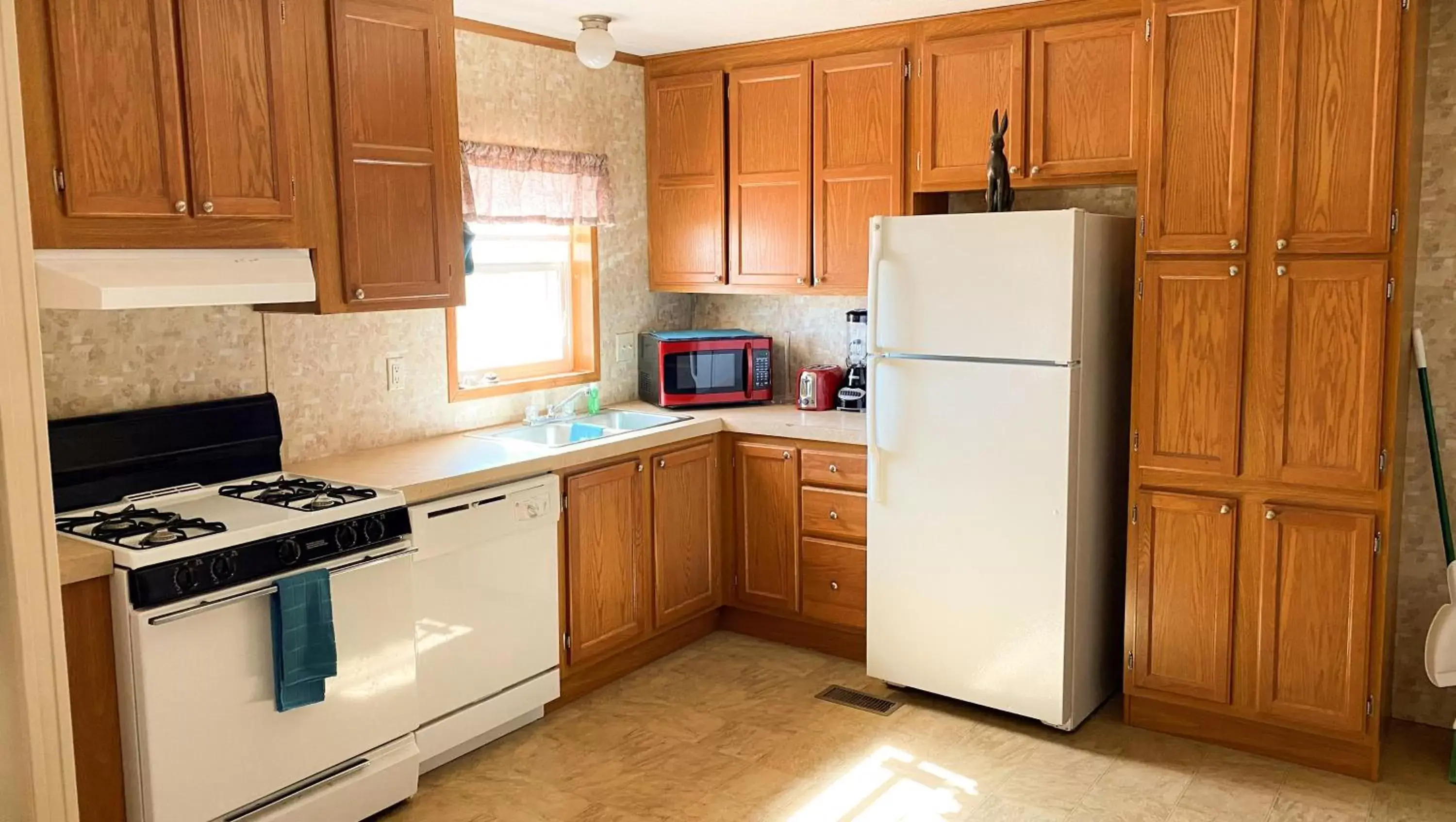 Kitchen or kitchenette, Kitchen/Kitchenette in Ticaboo Lodge Lake Powell