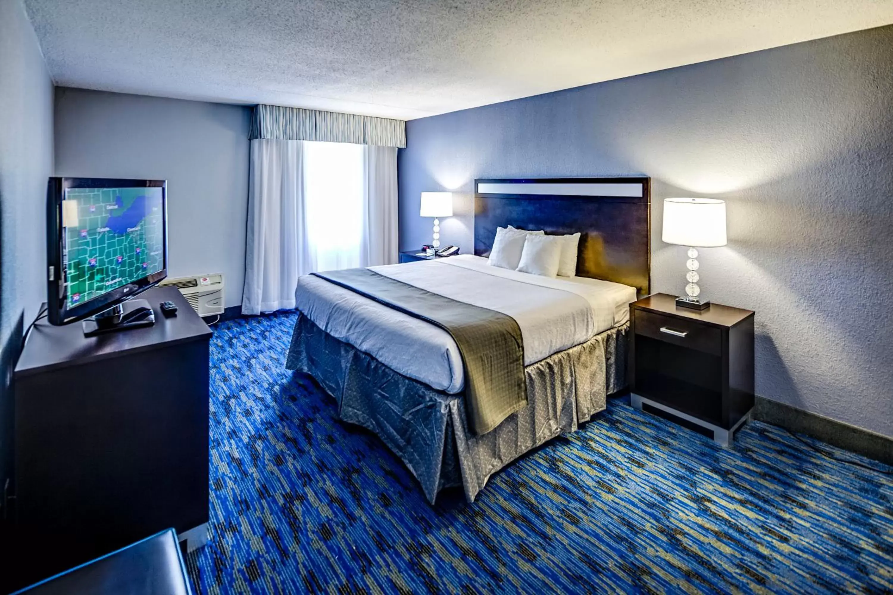 Photo of the whole room, Bed in Holiday Inn Cleveland Northeast - Mentor, an IHG Hotel