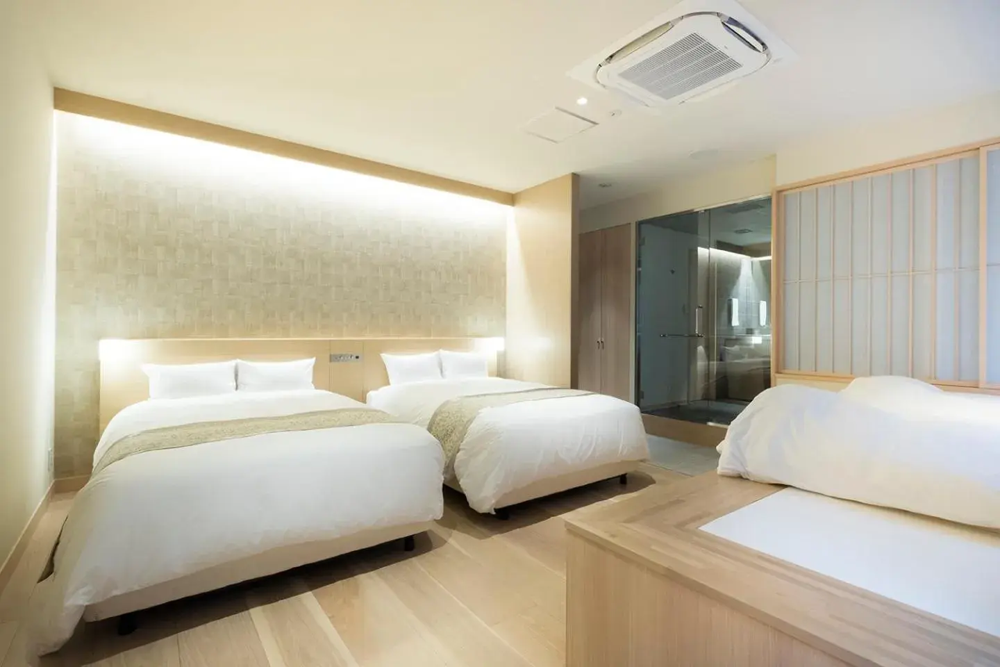 Photo of the whole room, Bed in EN HOTEL Fujisawa