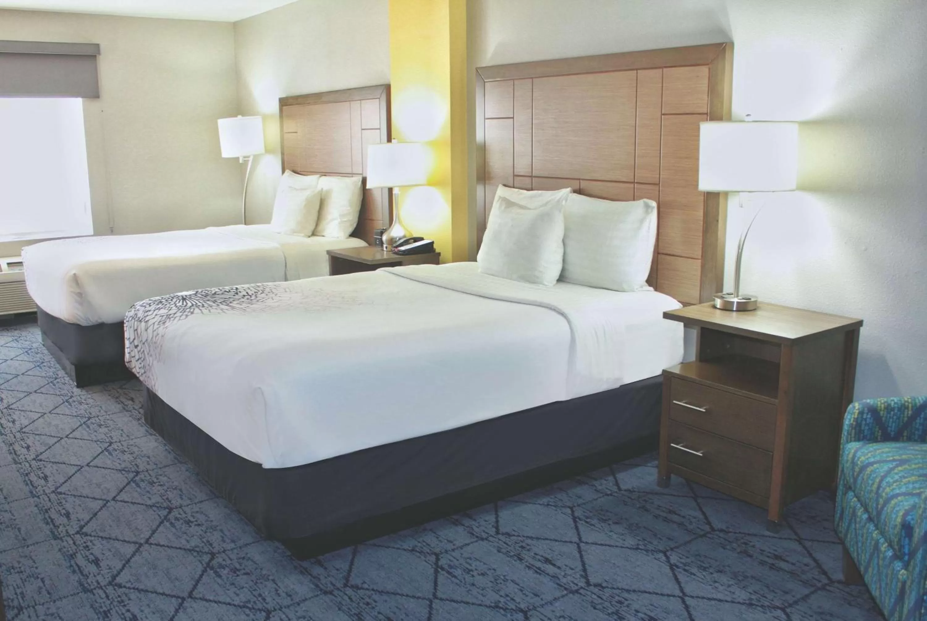 Photo of the whole room, Bed in La Quinta by Wyndham NE Long Beach/Cypress