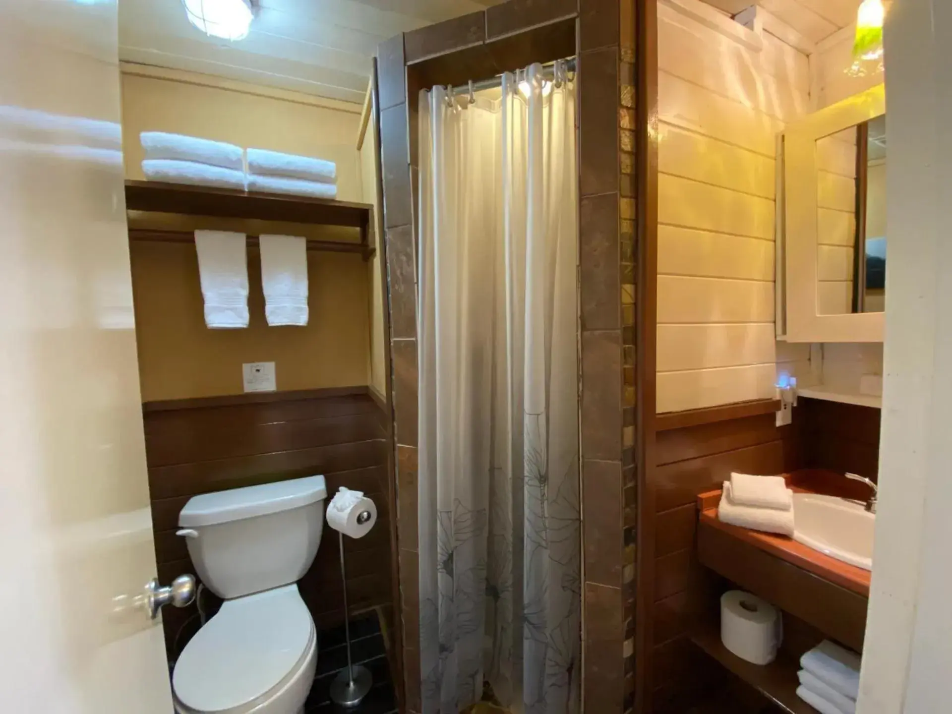 Shower, Bathroom in Woodhouse Cottages And Ranch