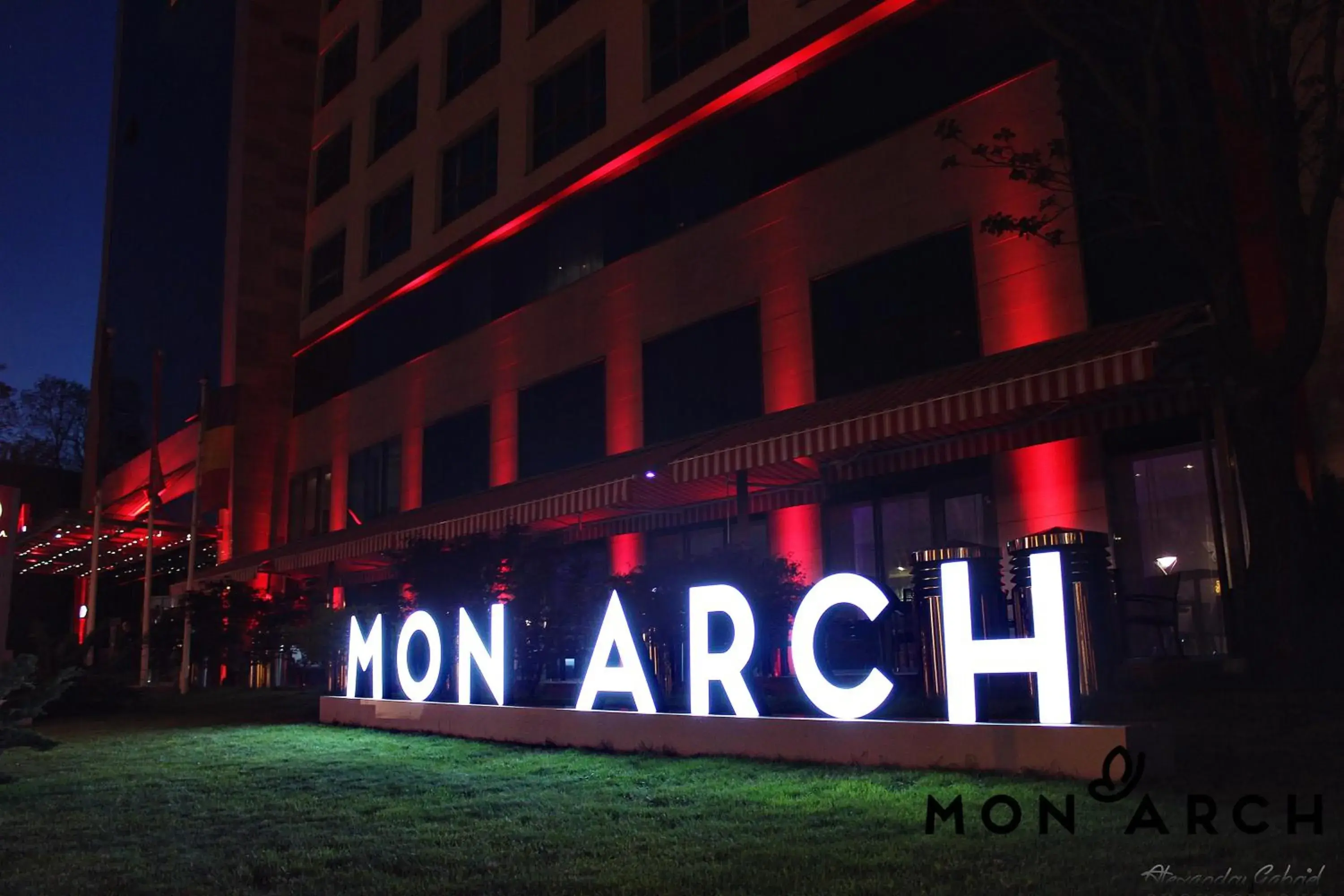 Property building in Hotel Ramada Pitesti Property building in Hotel Ramada Pitesti