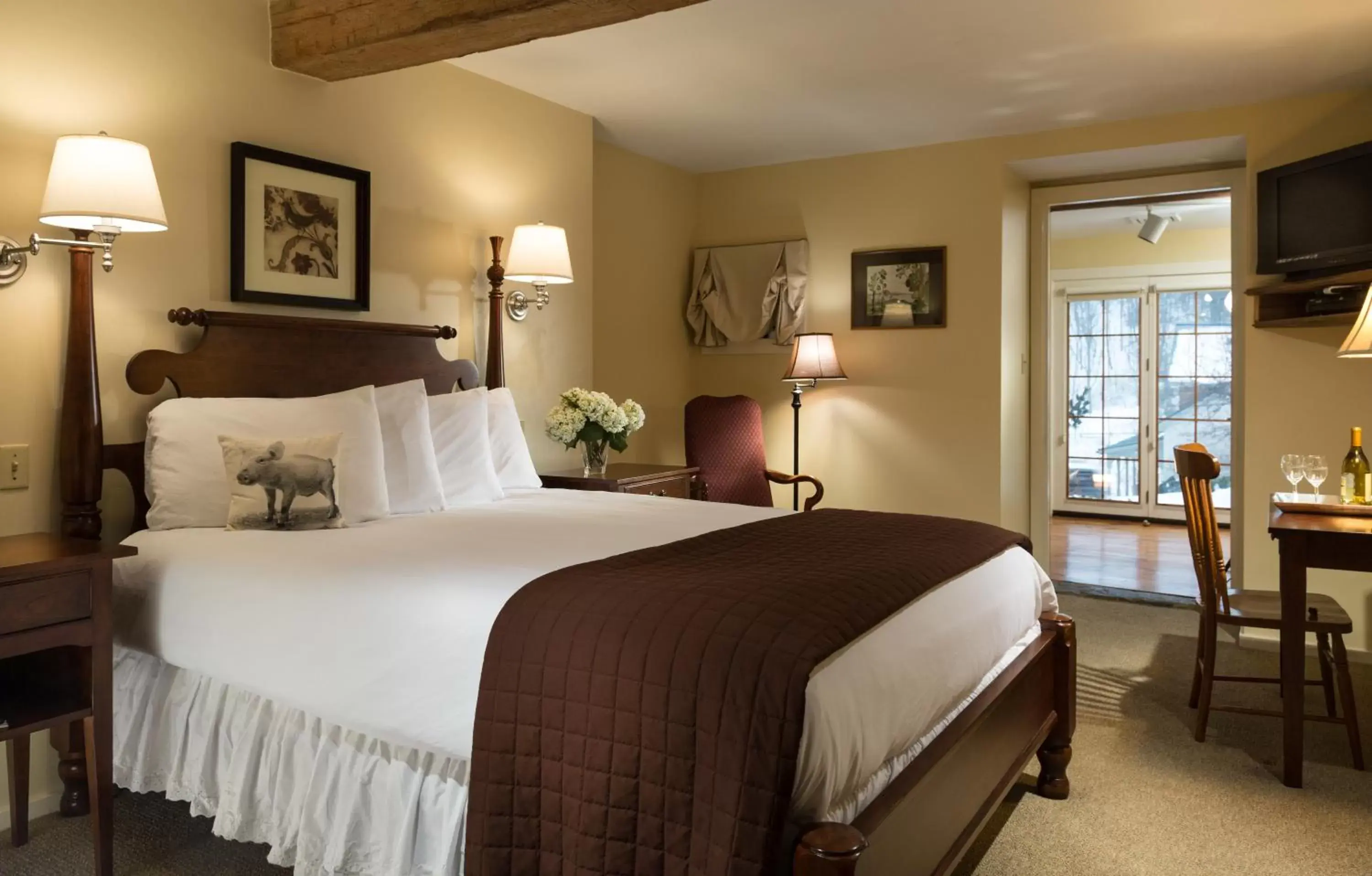 Day, Bed in Glasbern Country Inn Historic Hotels of America