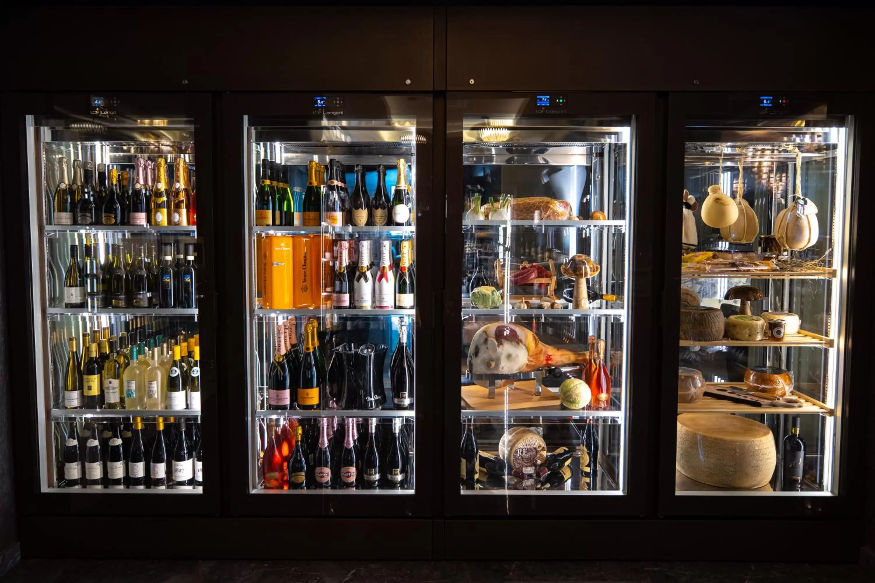 Restaurant/places to eat in Hotel Belmont