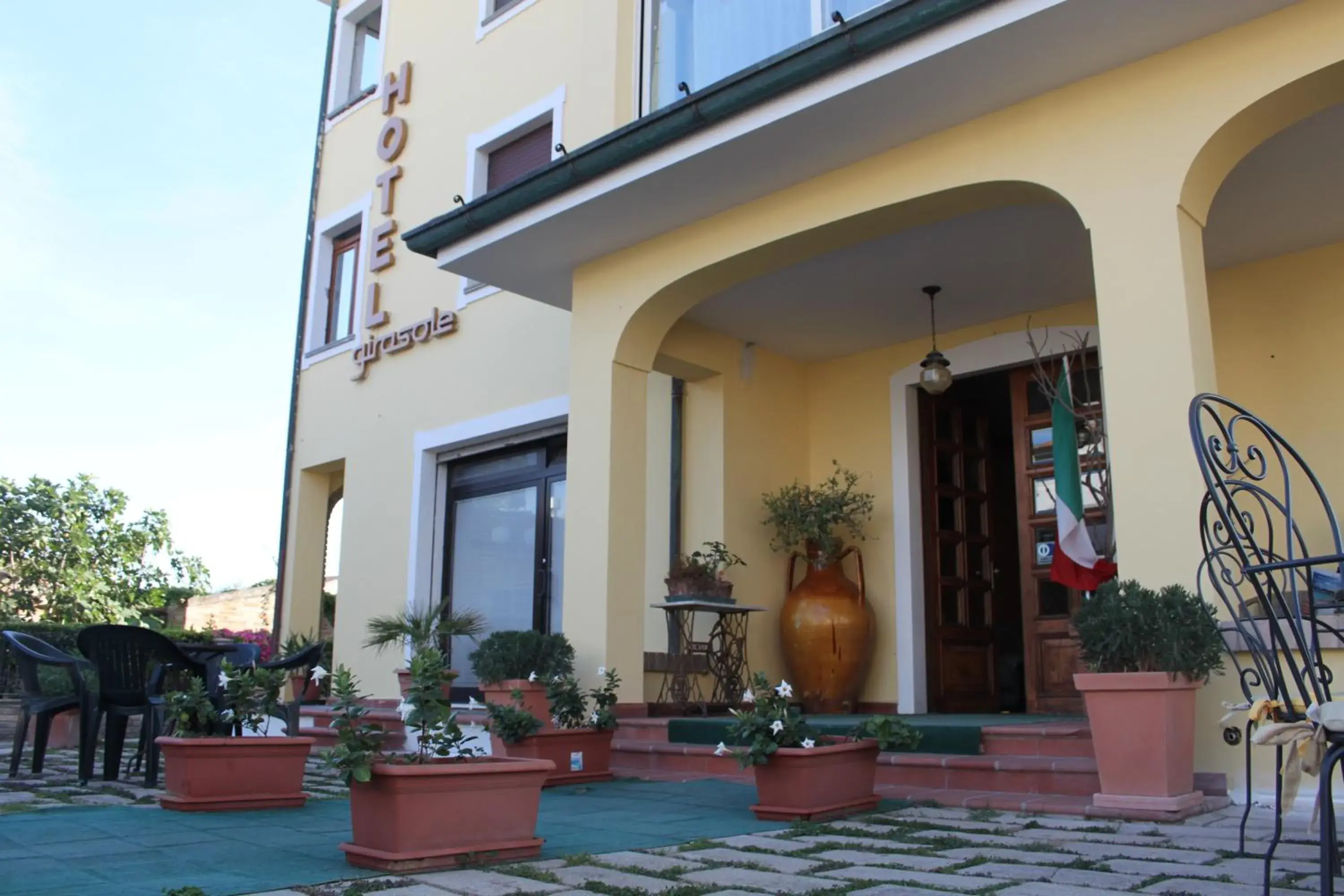 Facade/entrance in Hotel Girasole