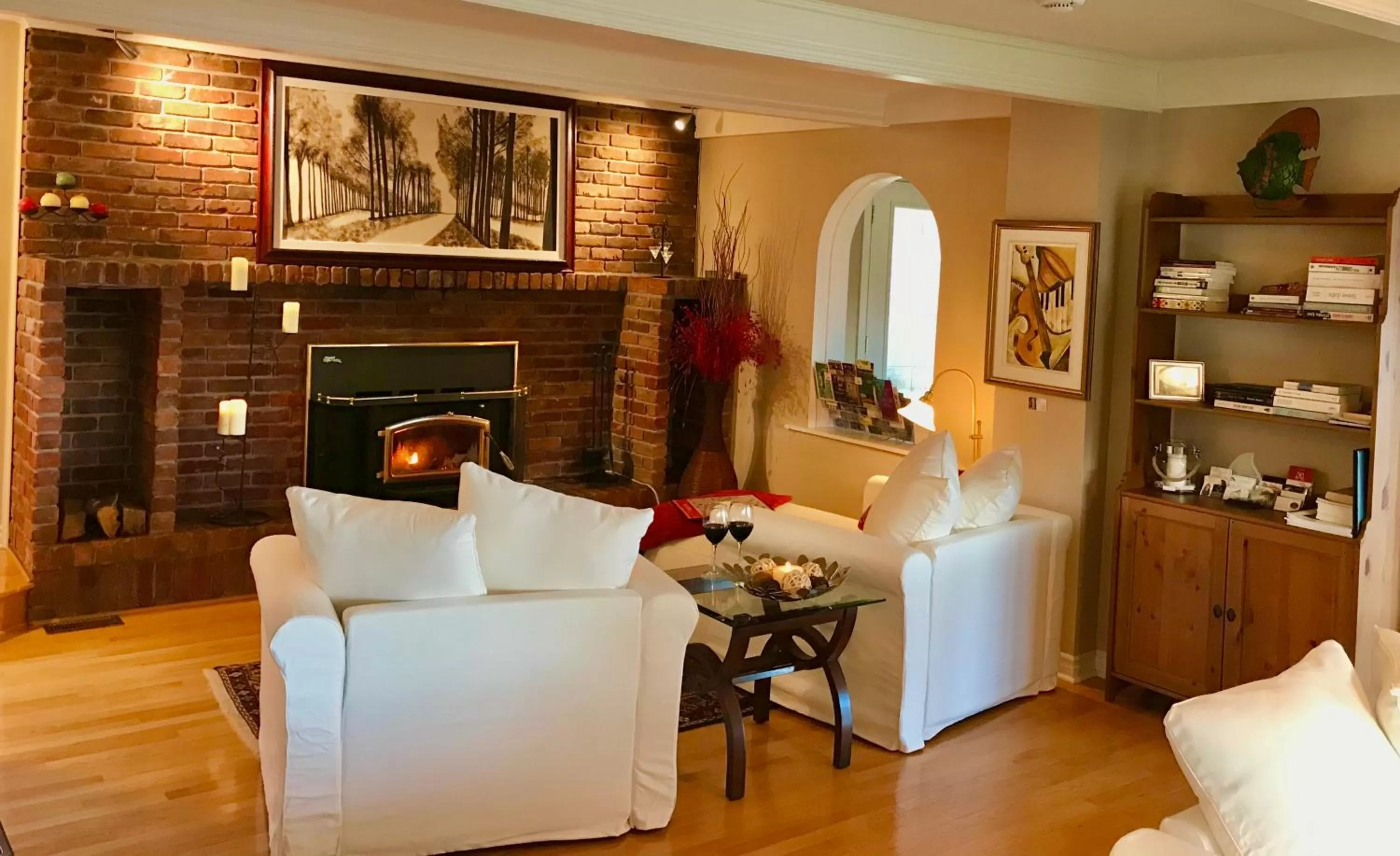 Communal lounge/ TV room, Seating Area in Auberge Tom B&B