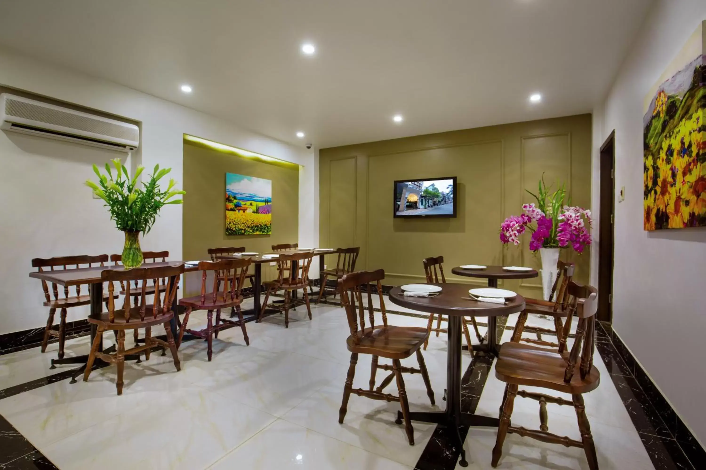 Restaurant/places to eat in My Linh Hotel Restaurant/places to eat in My Linh Hotel