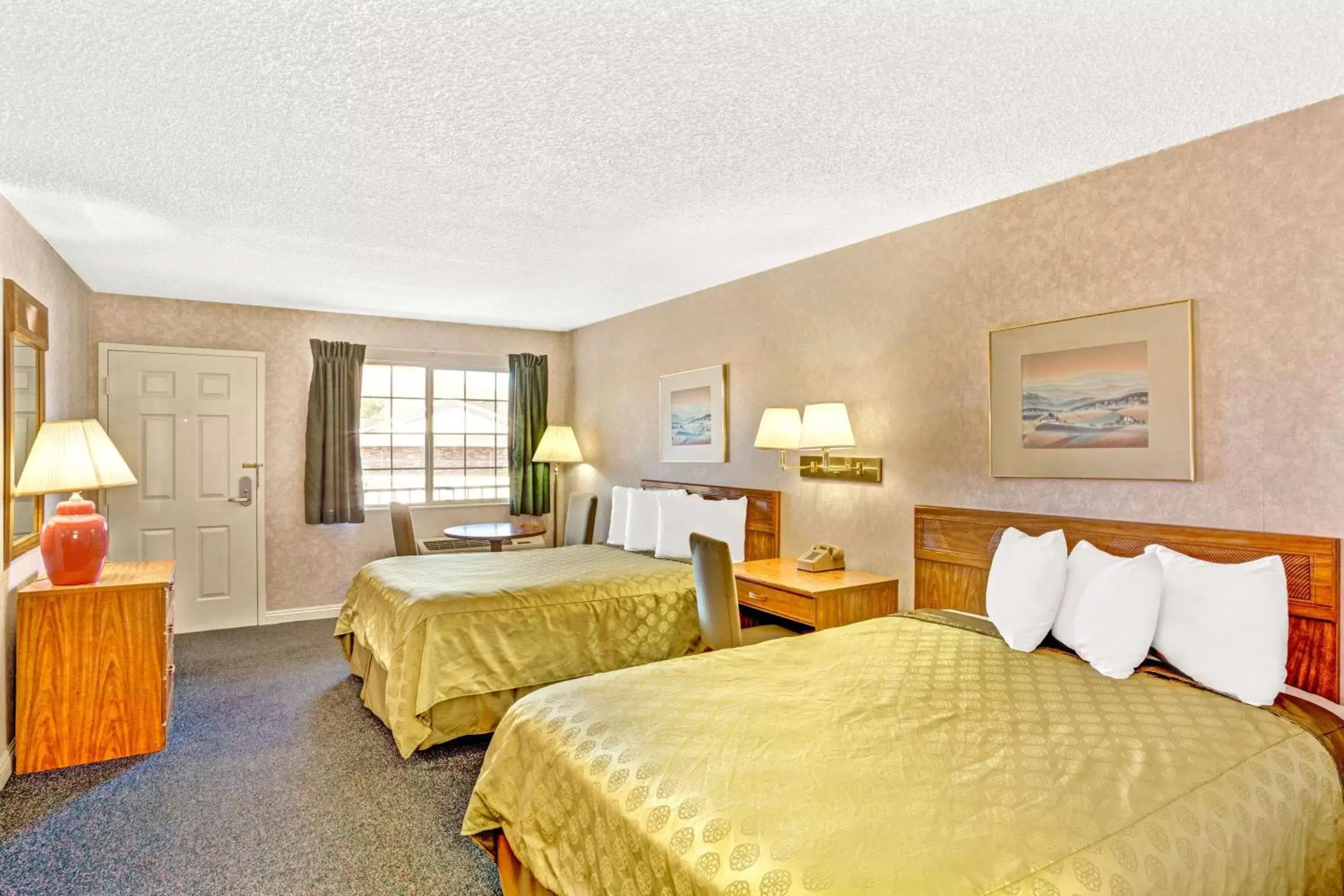 Photo of the whole room, Bed in Days Inn by Wyndham Carson City