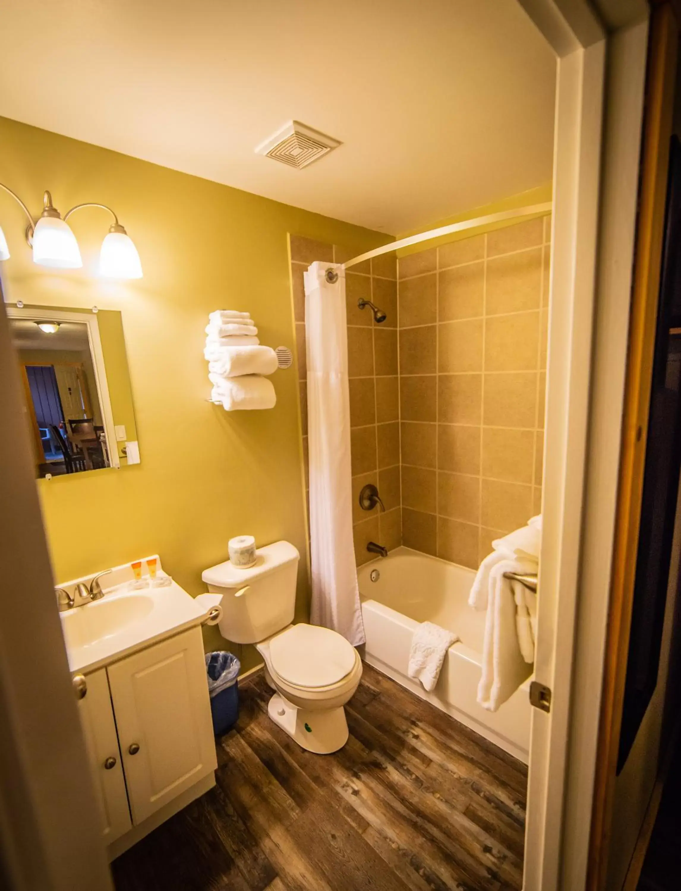 Bathroom in Alpine Inn & Suites