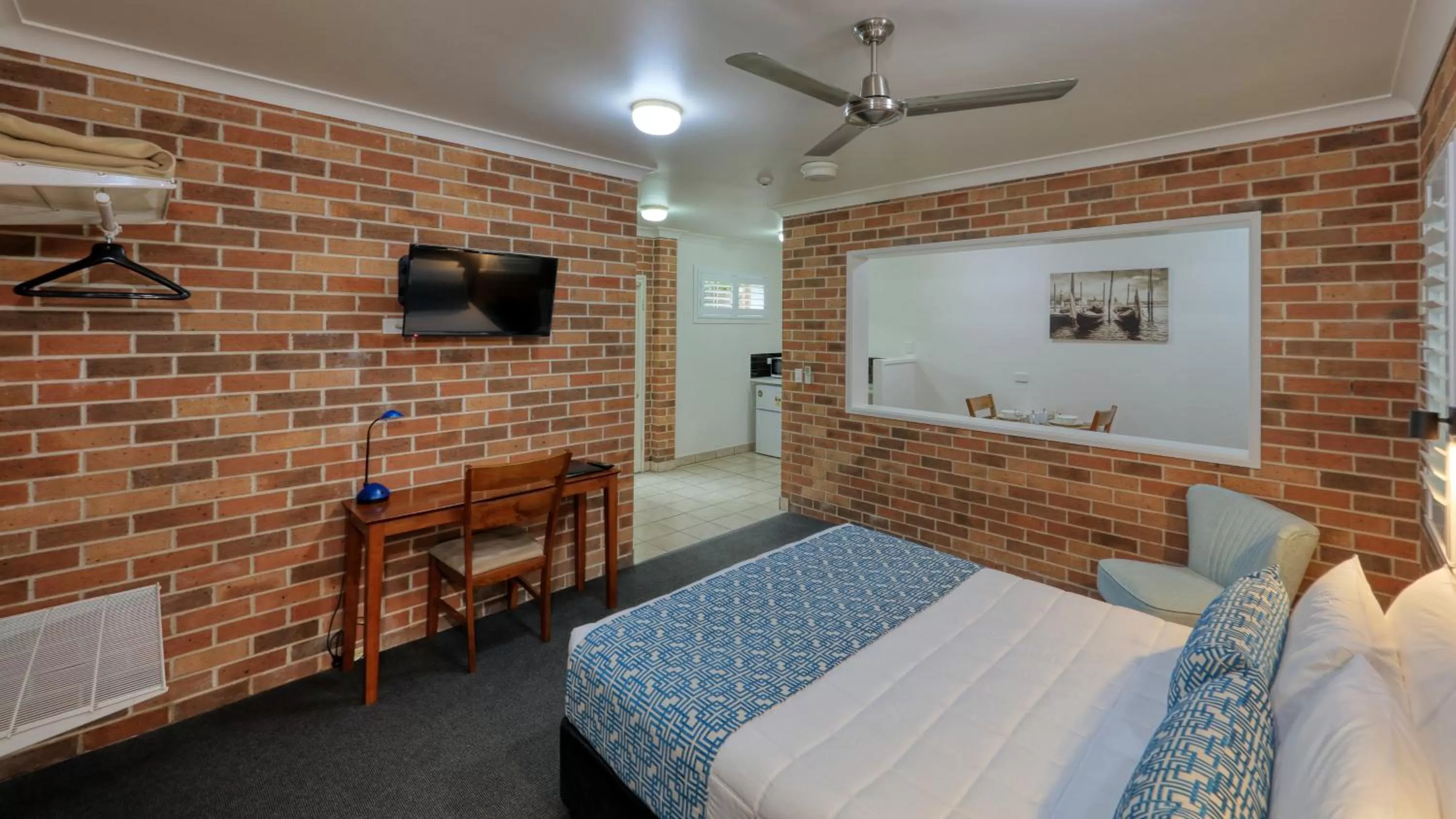 TV and multimedia, Bed in Heritage River Motor Inn