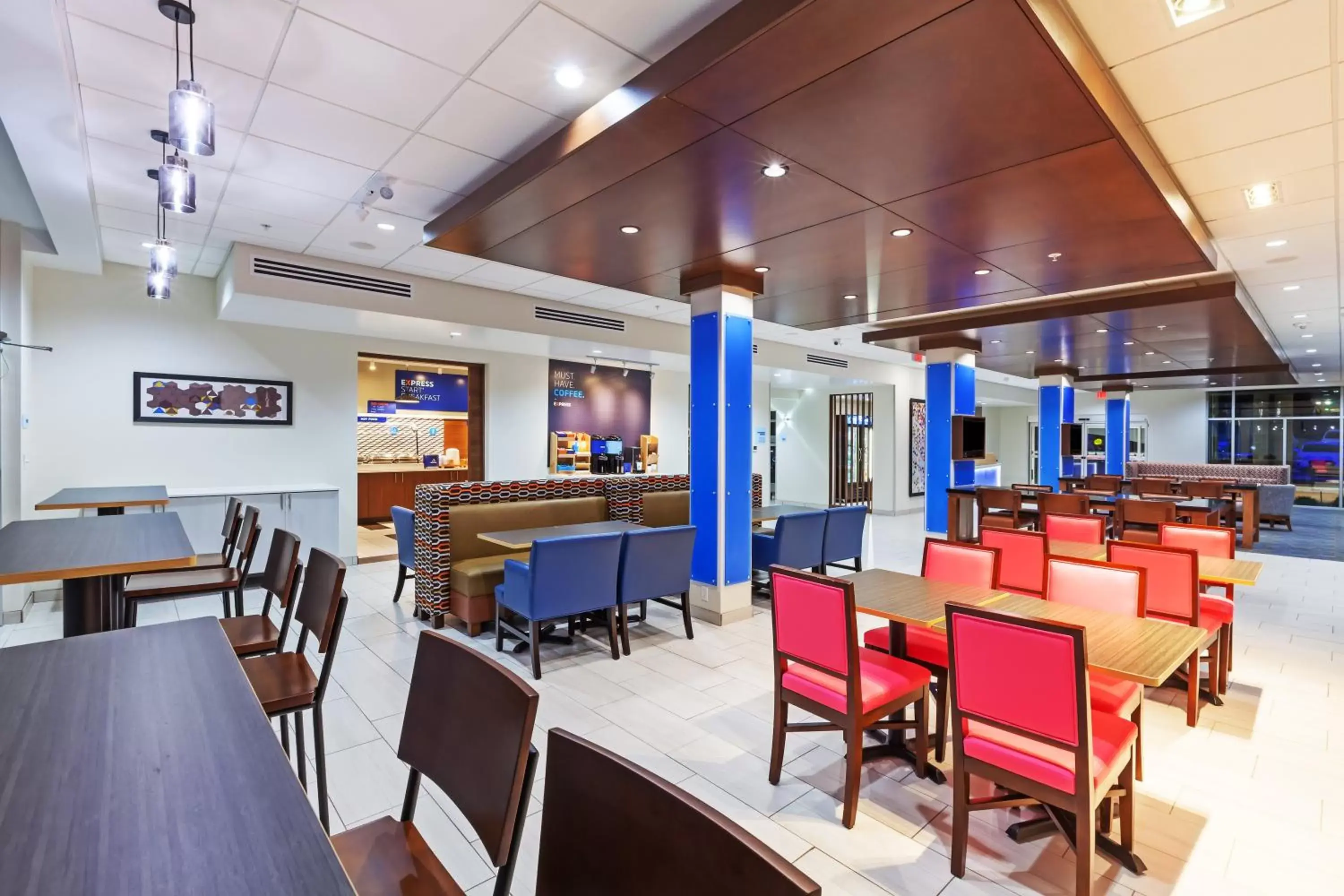 Breakfast, Restaurant/Places to Eat in Holiday Inn Express & Suites Tulsa South - Woodland Hills, an IHG Hotel
