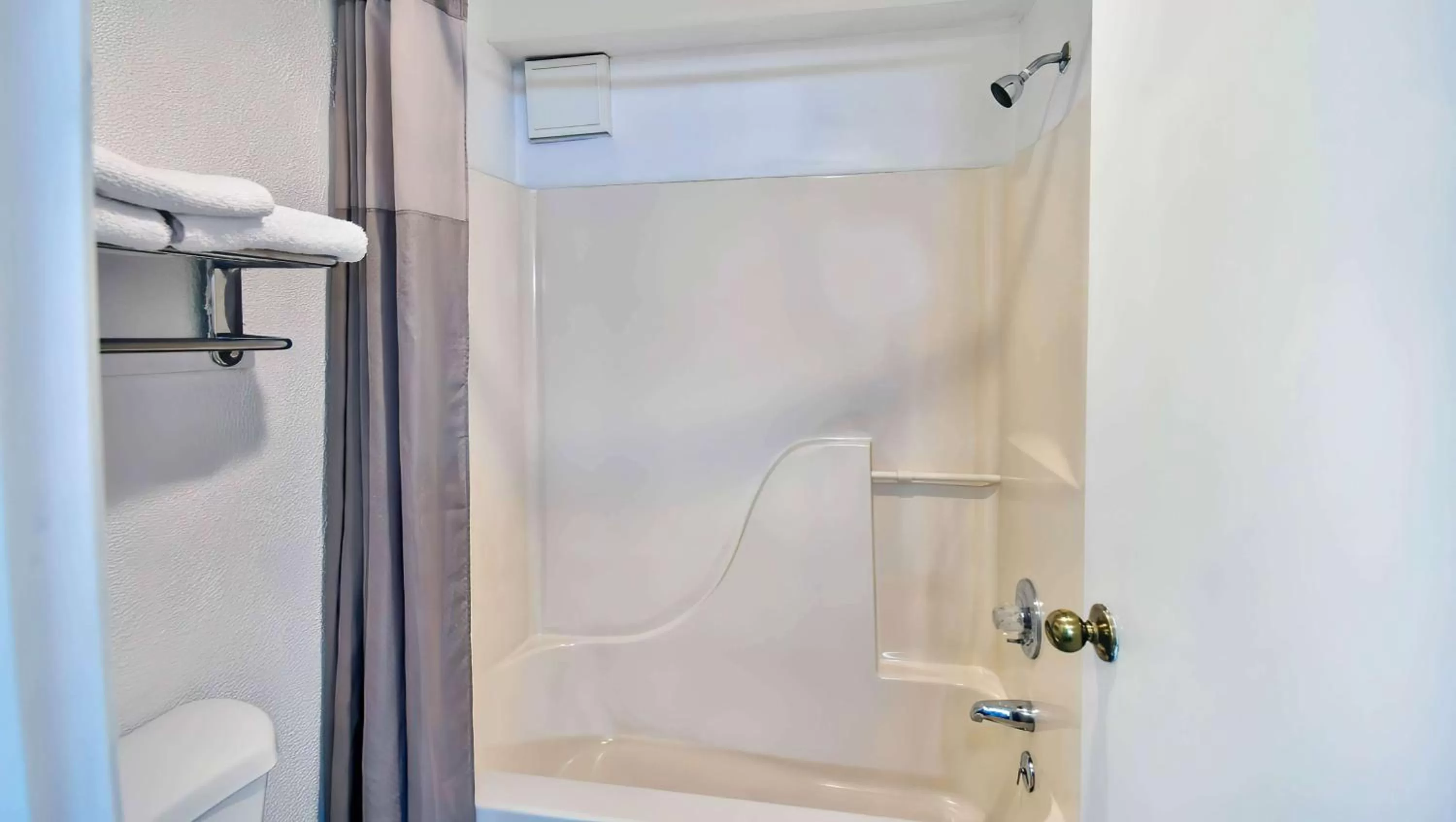 Bedroom in Motel 6-Grand Rivers, KY