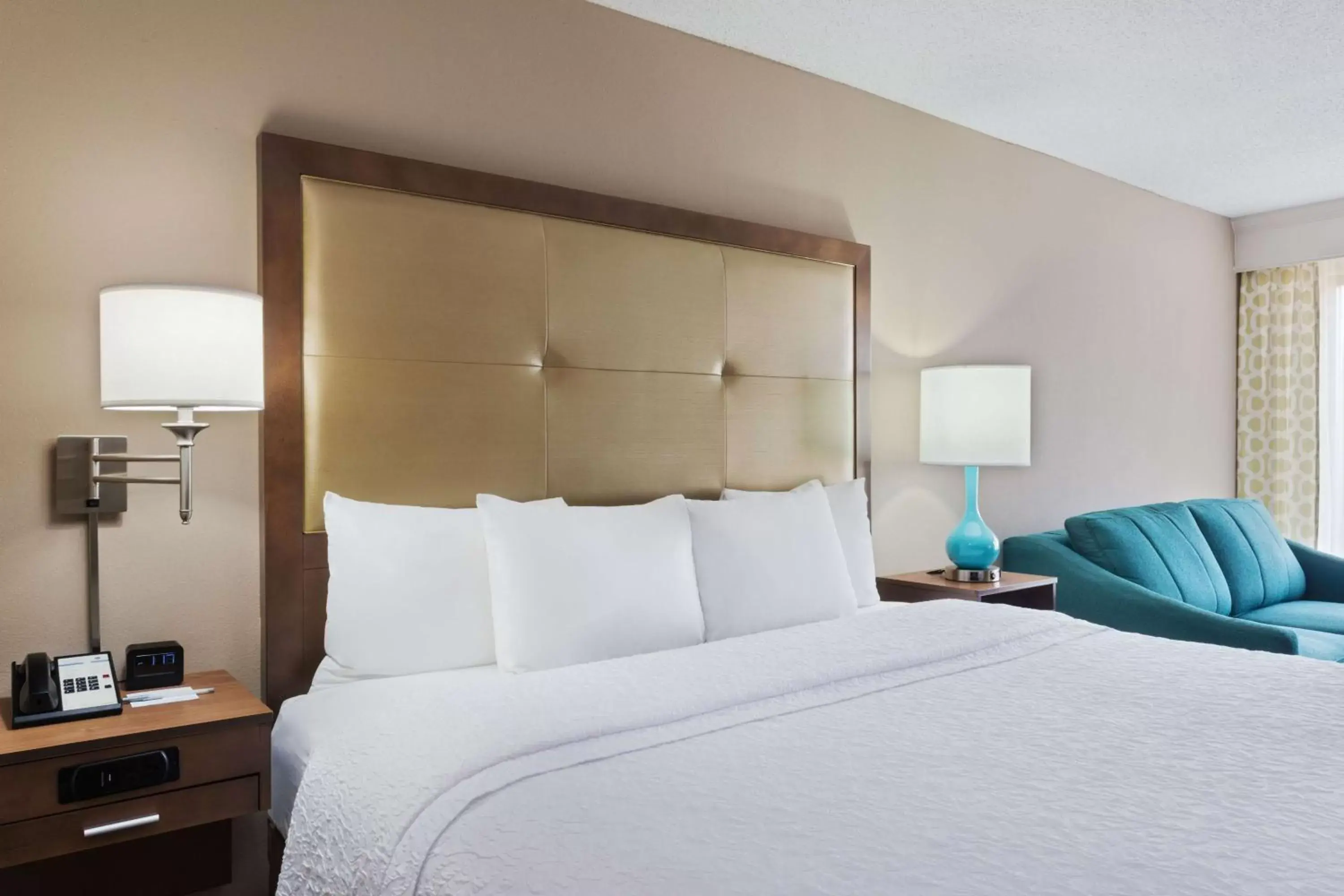 Bed in Hampton Inn & Suites Atlanta/Duluth/Gwinnett