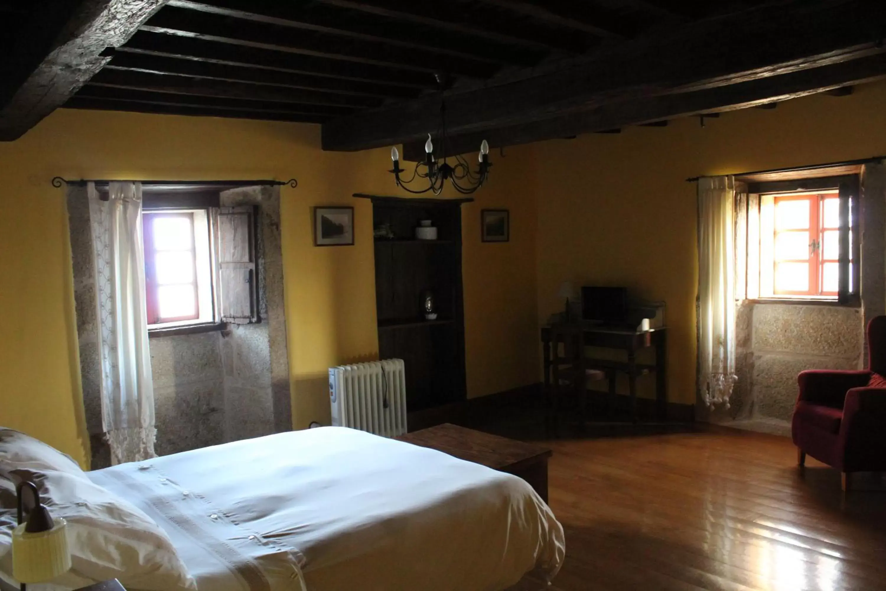 Photo of the whole room, Bed in Rectoral de Anllo