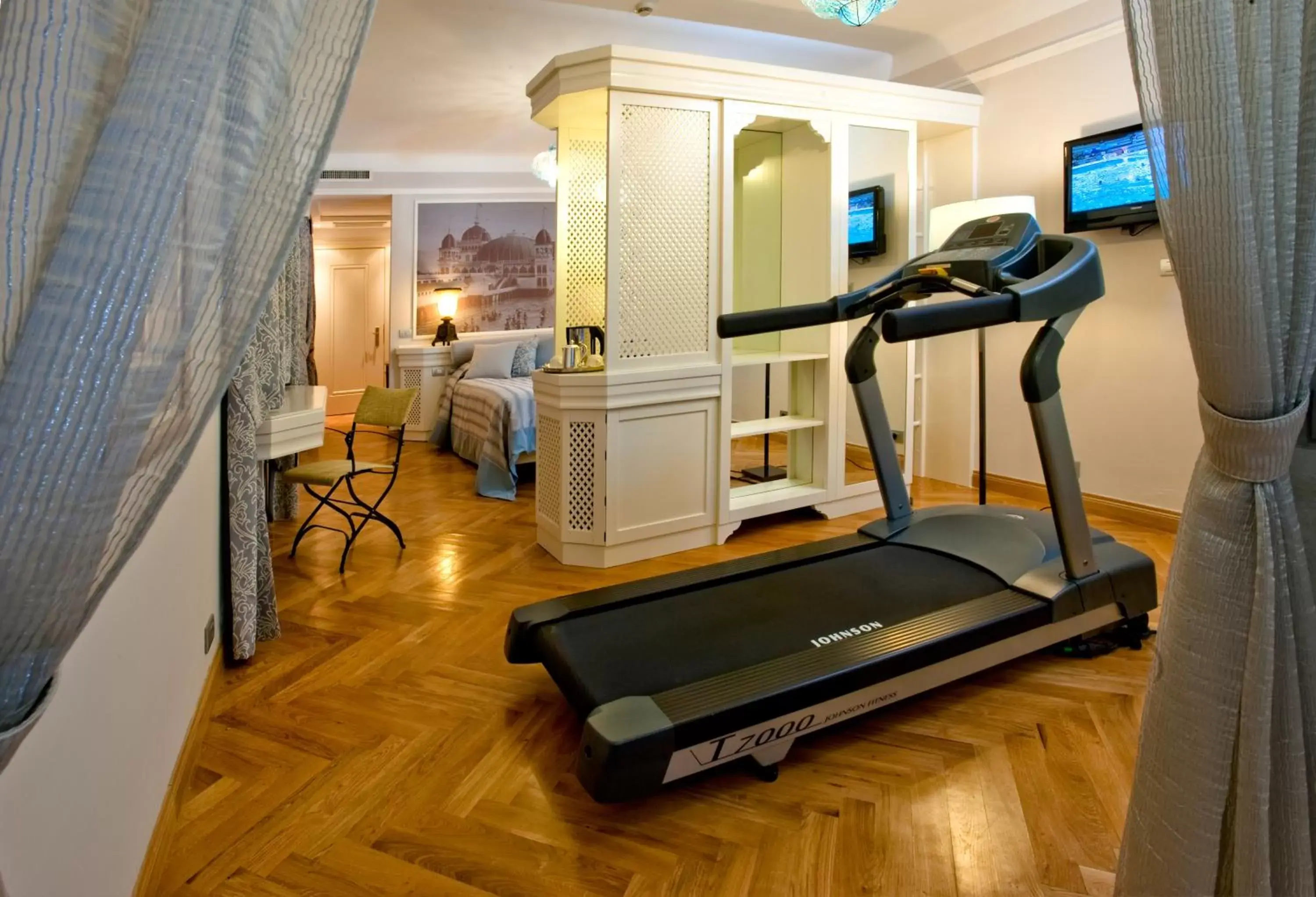 Photo of the whole room, Fitness Center/Facilities in Grand Hotel Savoia
