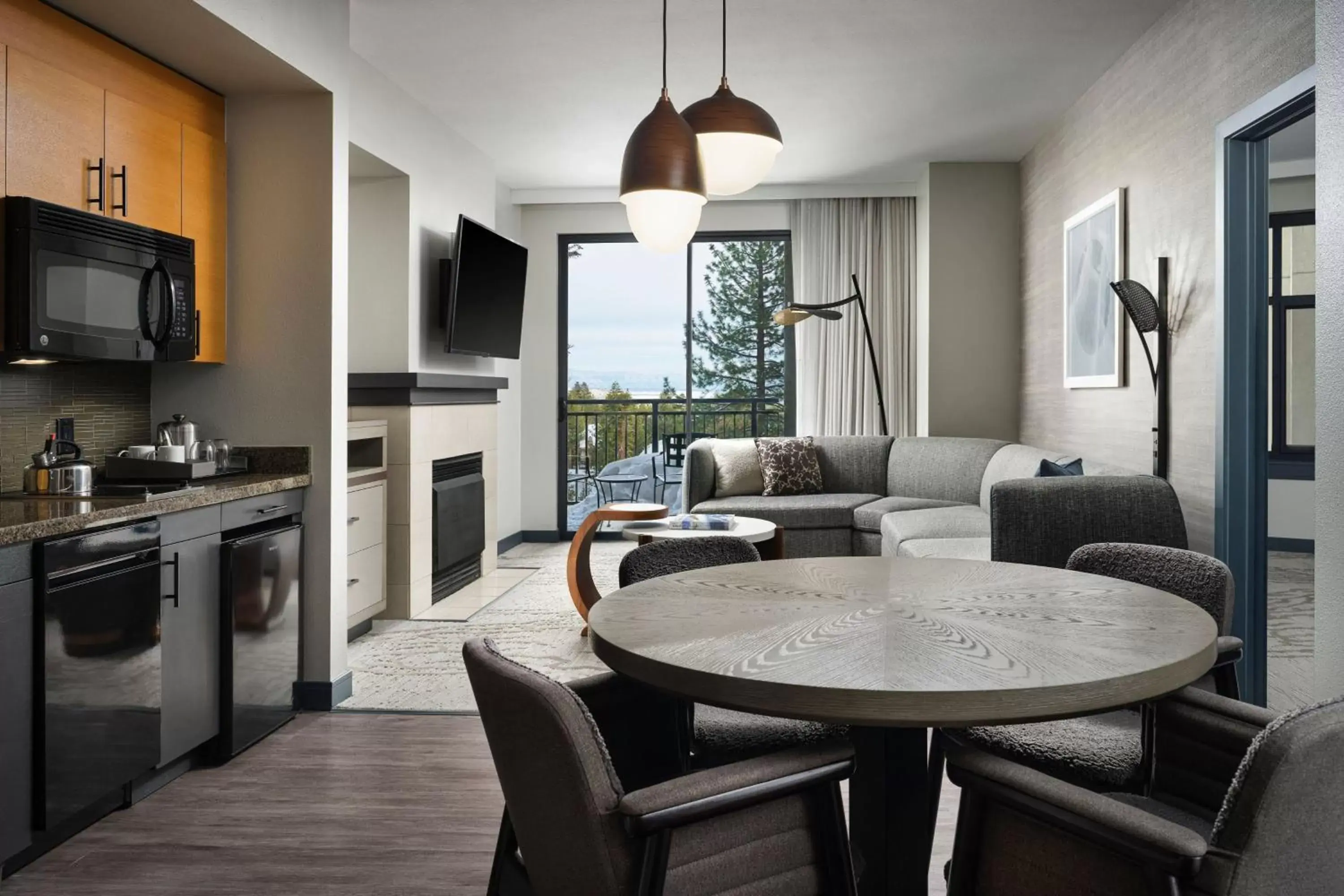 Photo of the whole room, Dining Area in The Westin Monache Resort, Mammoth