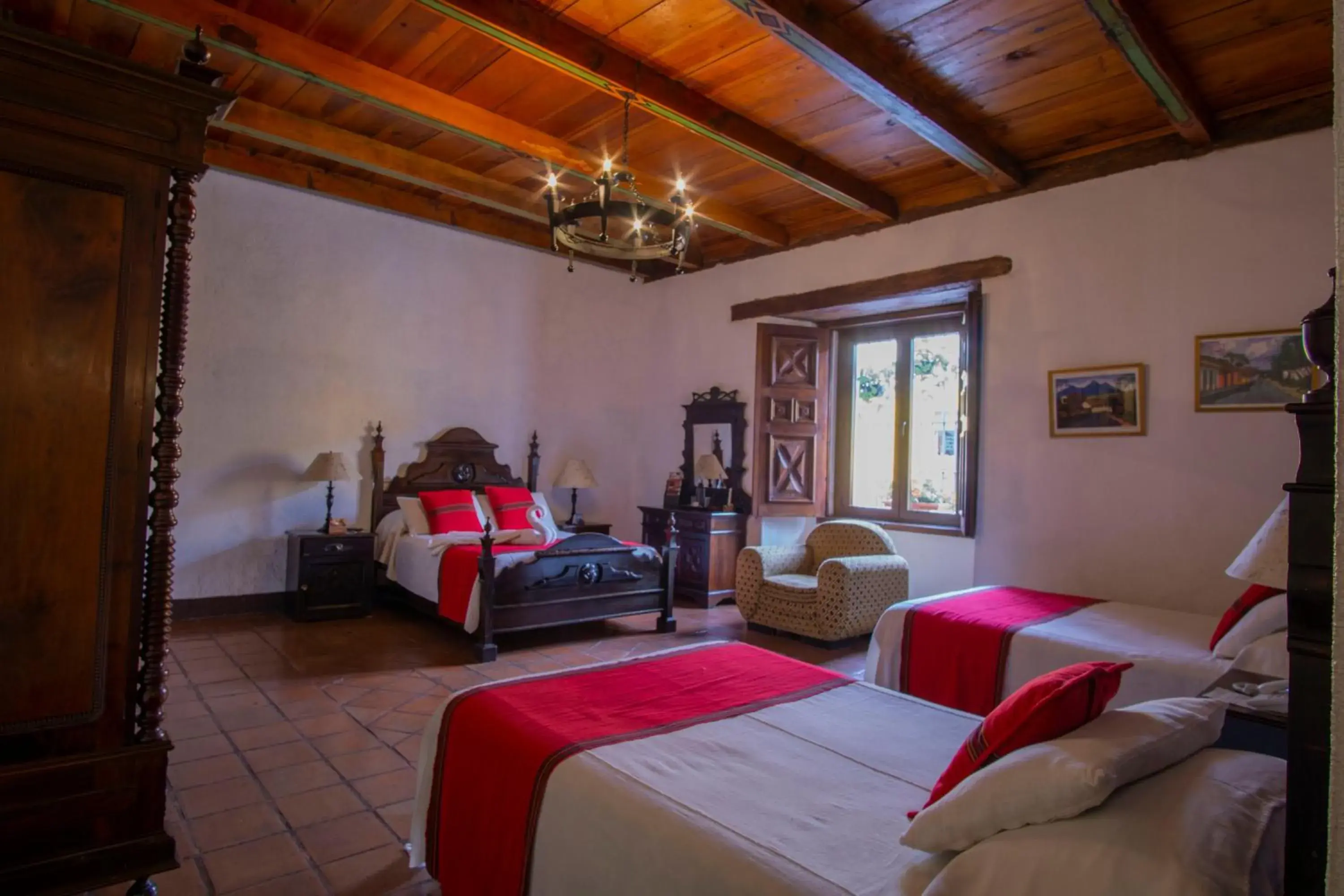 Bed in Hotel Posada de Don Rodrigo Antigua