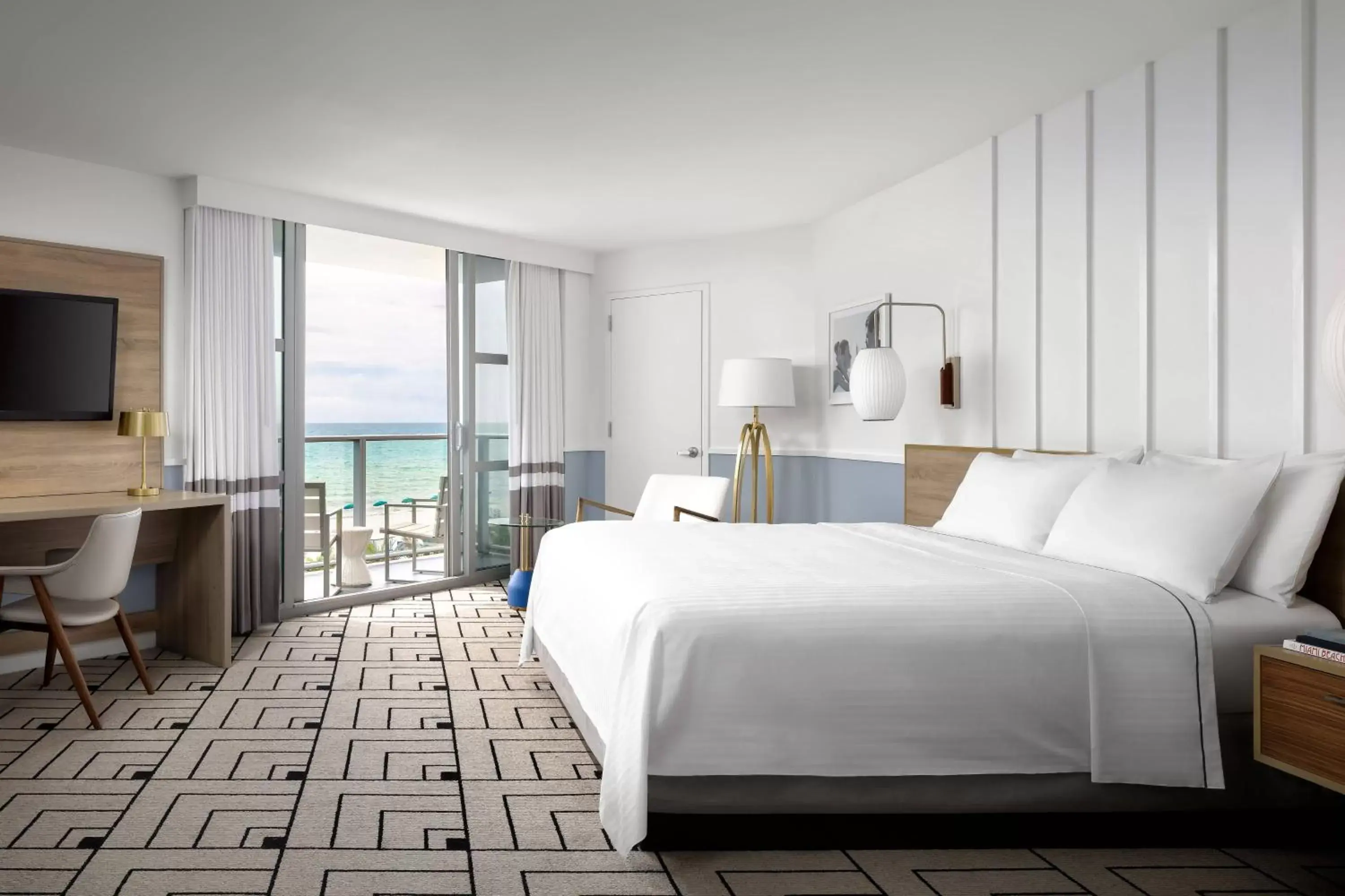 Photo of the whole room, Bed in Cadillac Hotel & Beach Club, Autograph Collection