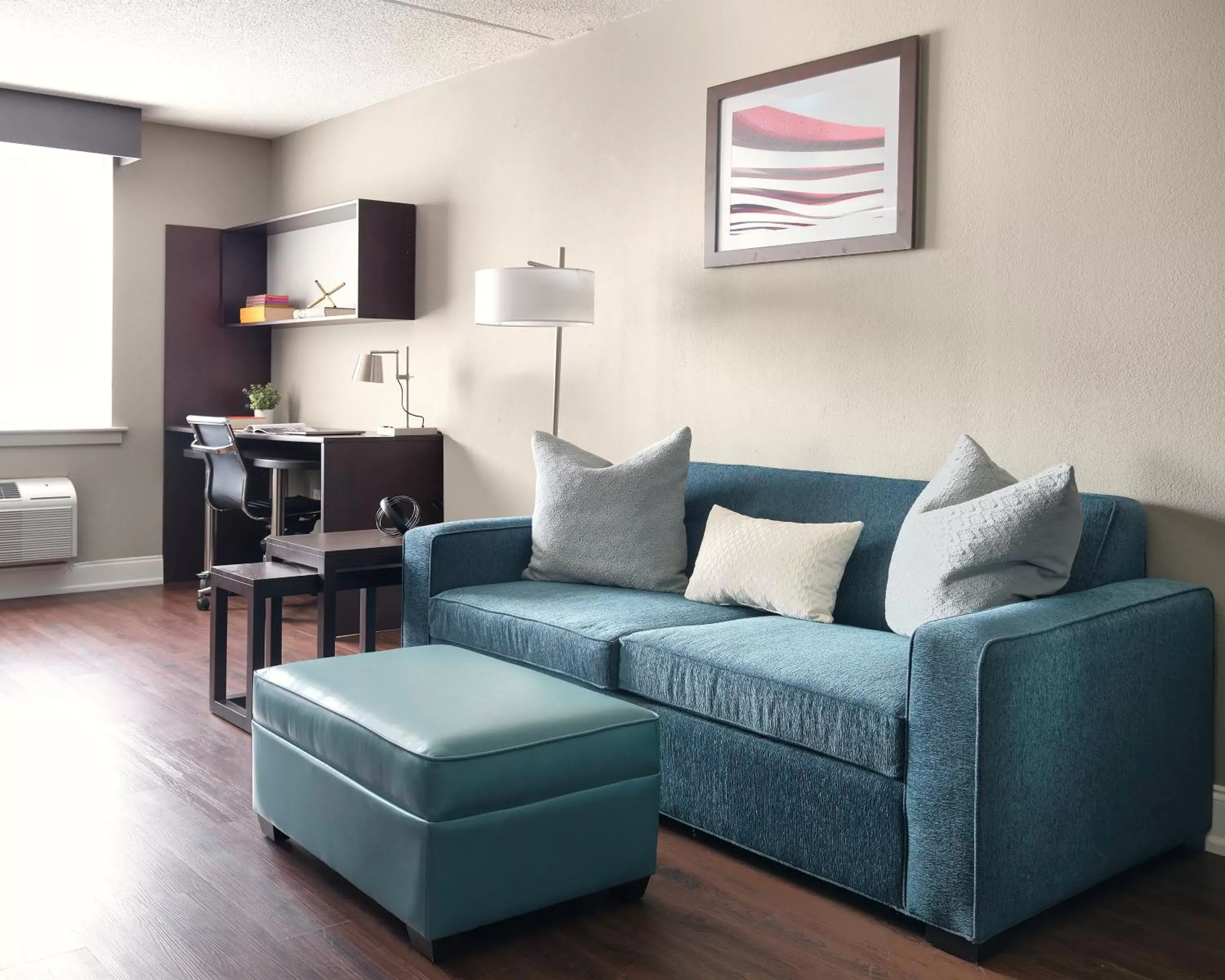 Living room, Seating Area in Best Western Plus Executive Residency Pottstown