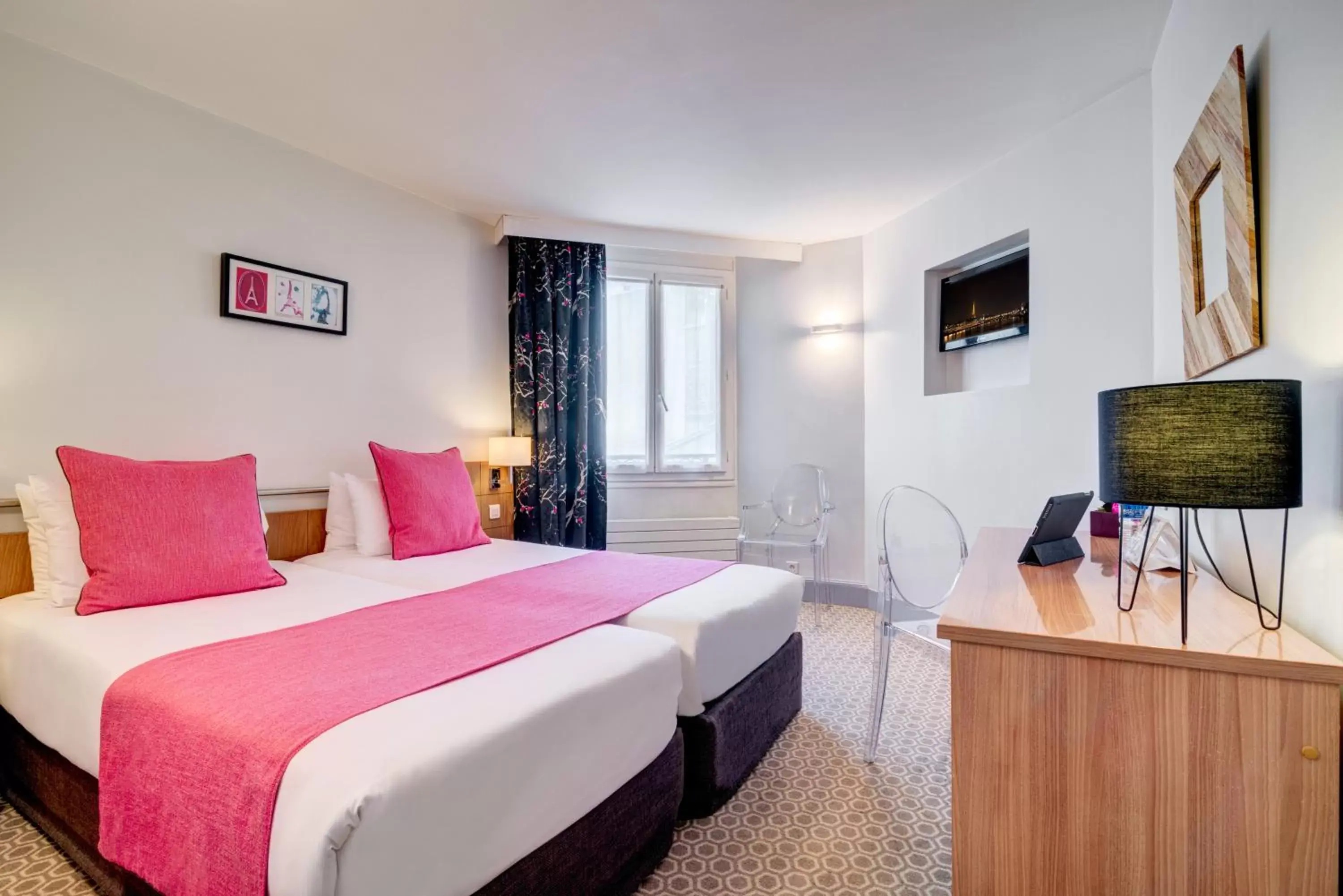 Bedroom in Hotel Caumartin Opéra - Astotel