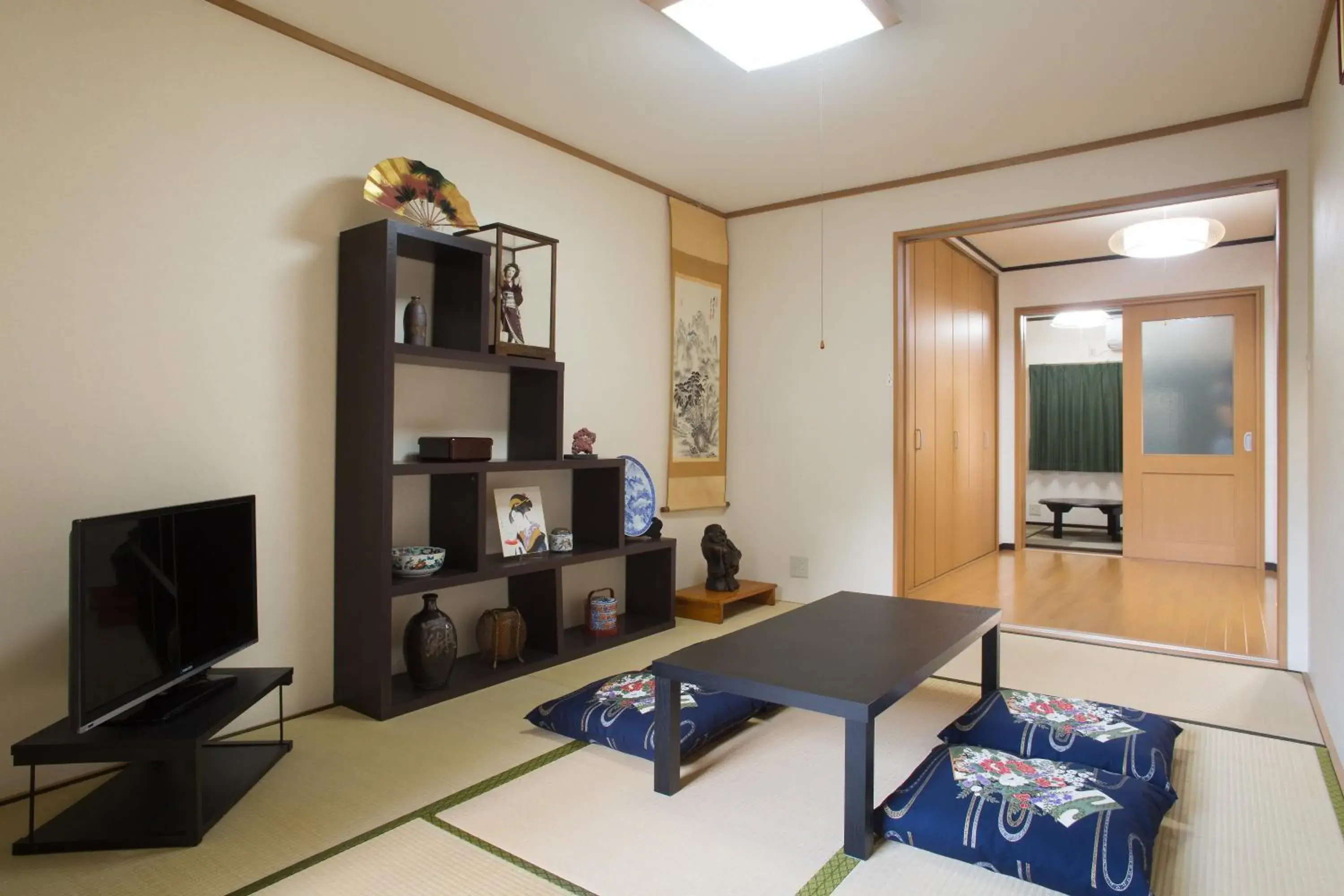 TV and multimedia, TV/Entertainment Center in Kujo Stays
