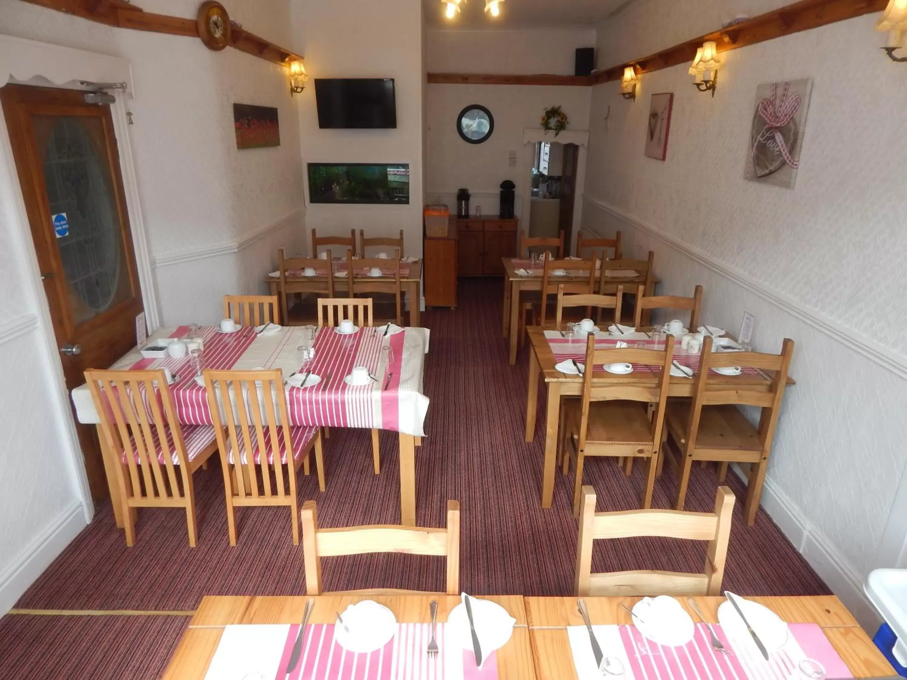 Restaurant/Places to Eat in Llanryan Guest House