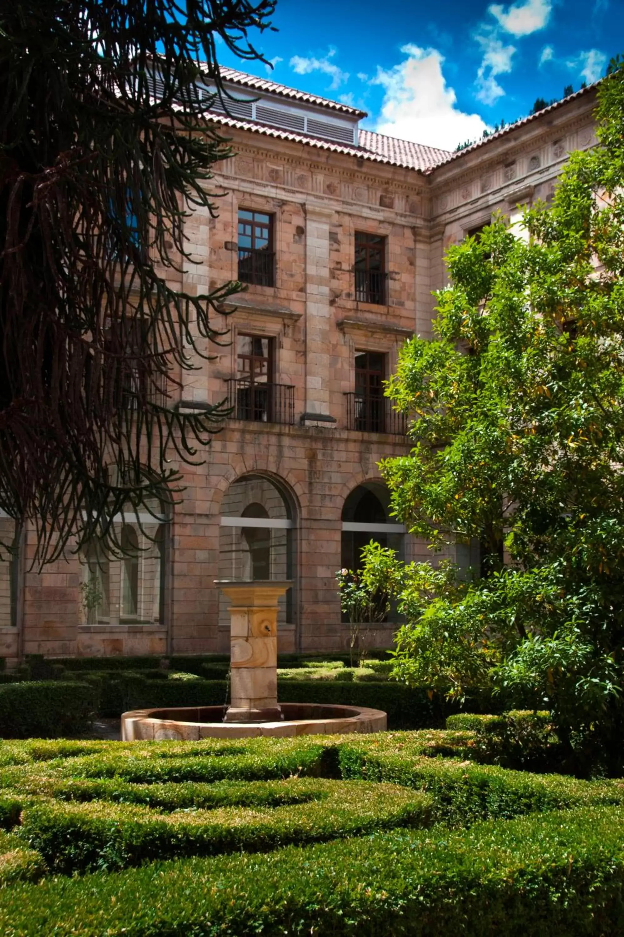 Garden, Property Building in Parador de Corias