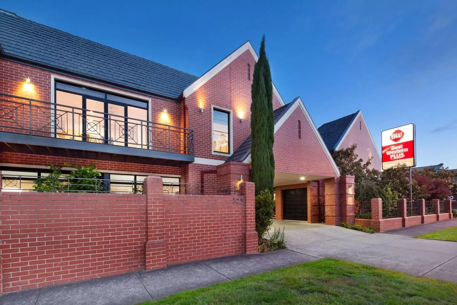 Facade/entrance, Property Building in Best Western Plus Ballarat Suites