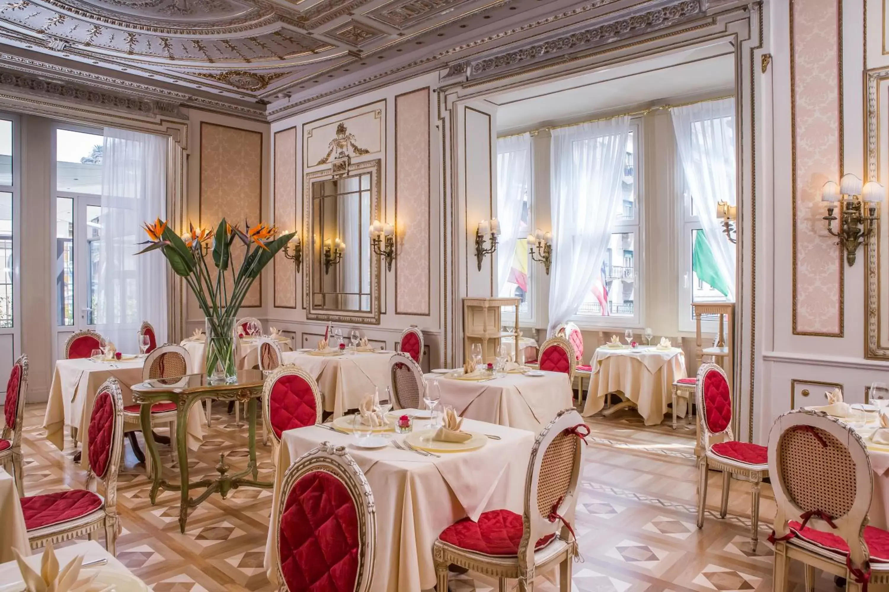 Restaurant/Places to Eat in Hotel Bristol Palace