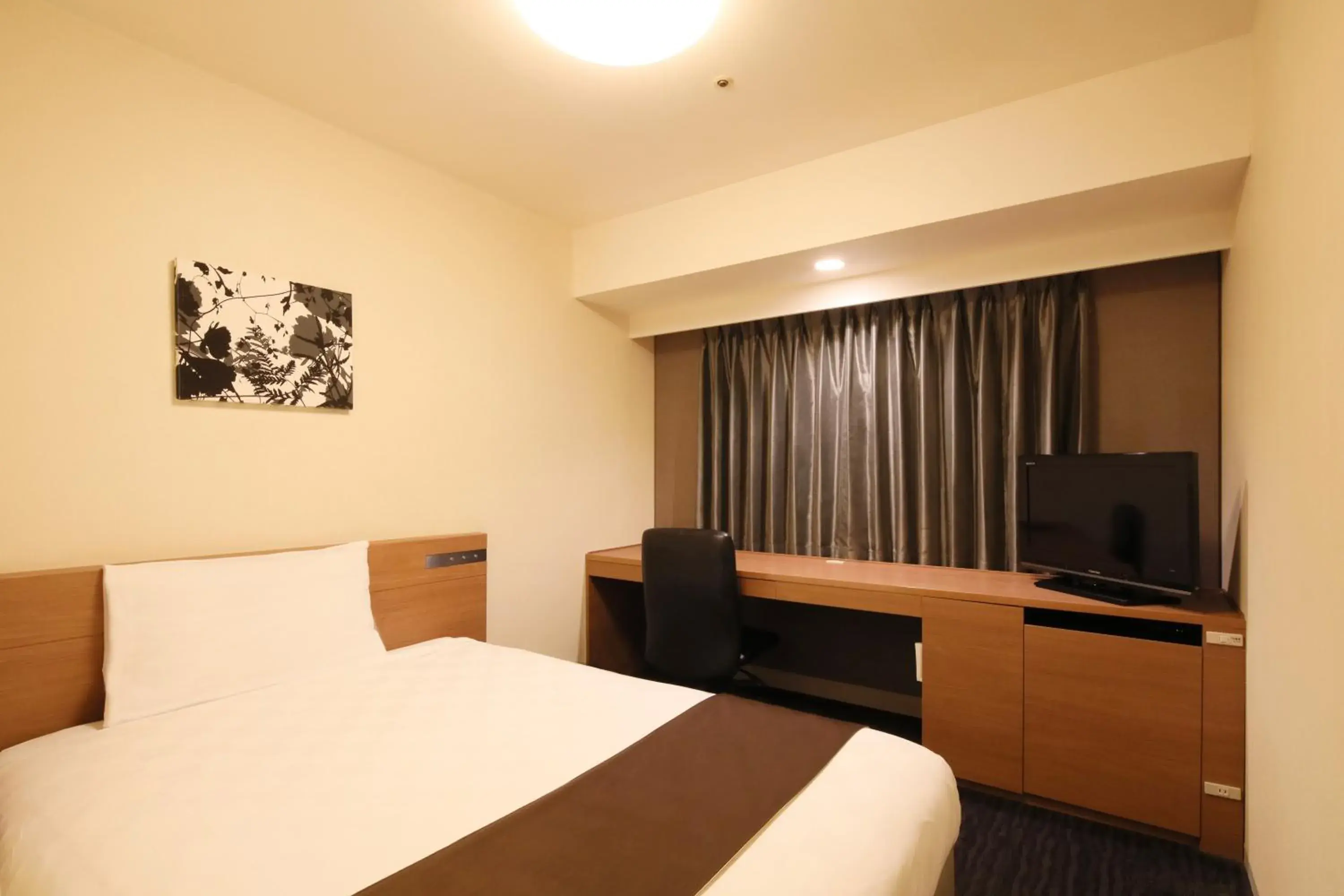 Photo of the whole room, Bed in Hiroshima Tokyu Rei Hotel