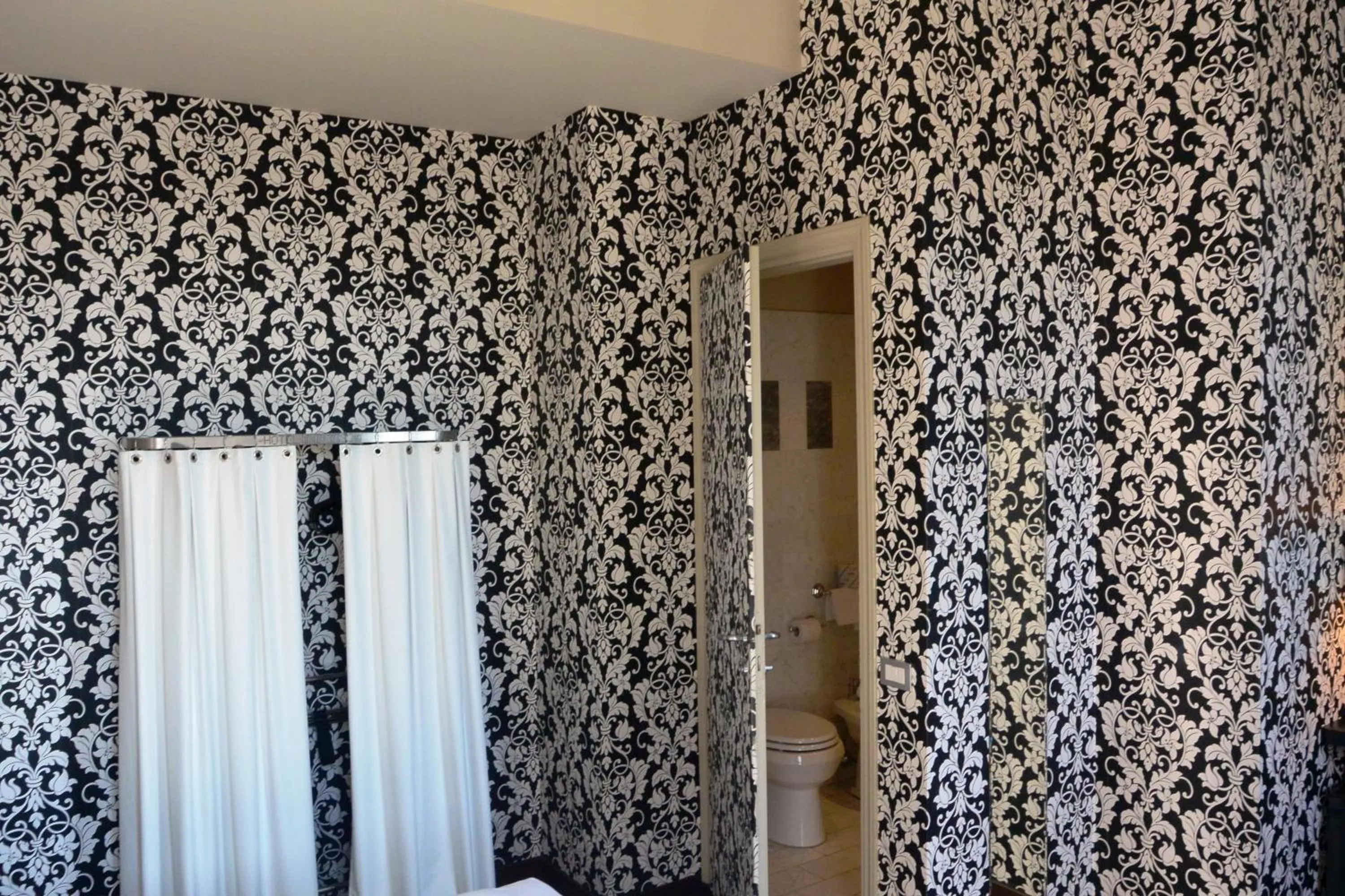 Bathroom in Hotel Universo - WTB Hotels