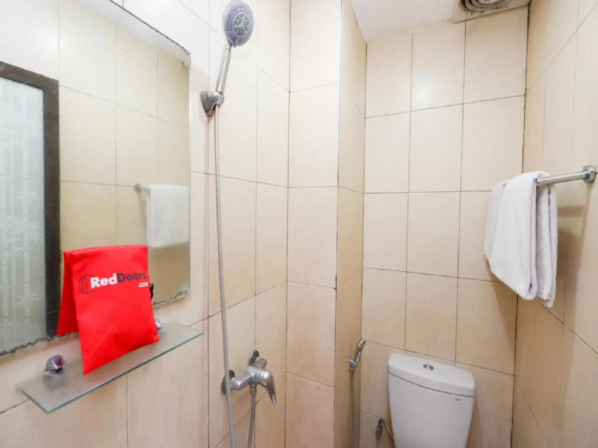Bathroom in RedDoorz Plus @ Singosari Raya
