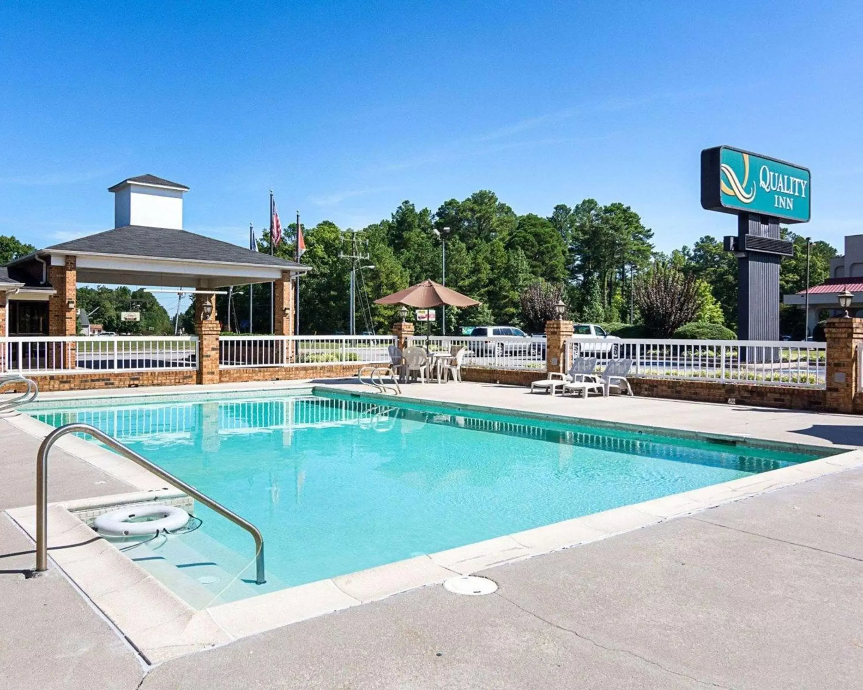 On site, Swimming Pool in Quality Inn Petersburg Near Fort Gregg-Adams