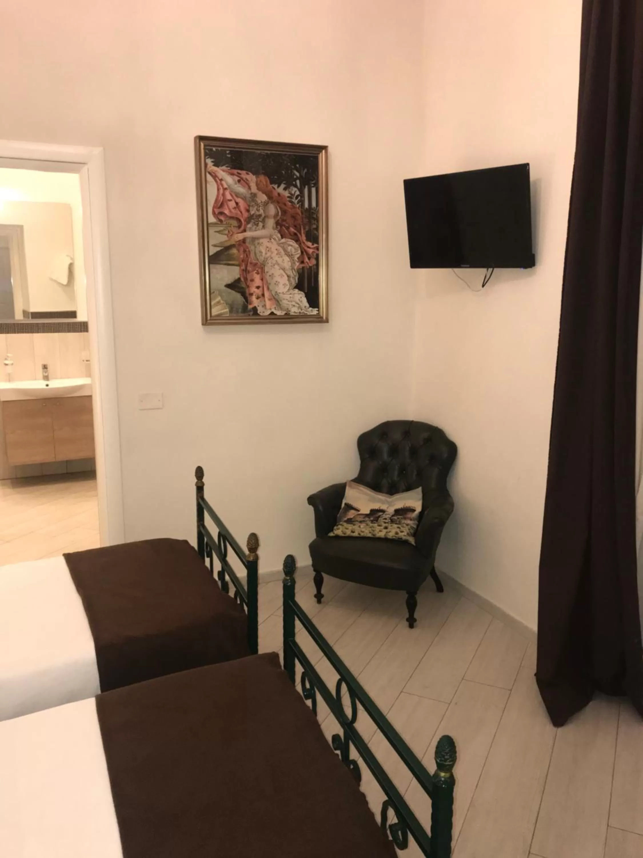 Photo of the whole room in Domus Borbonica