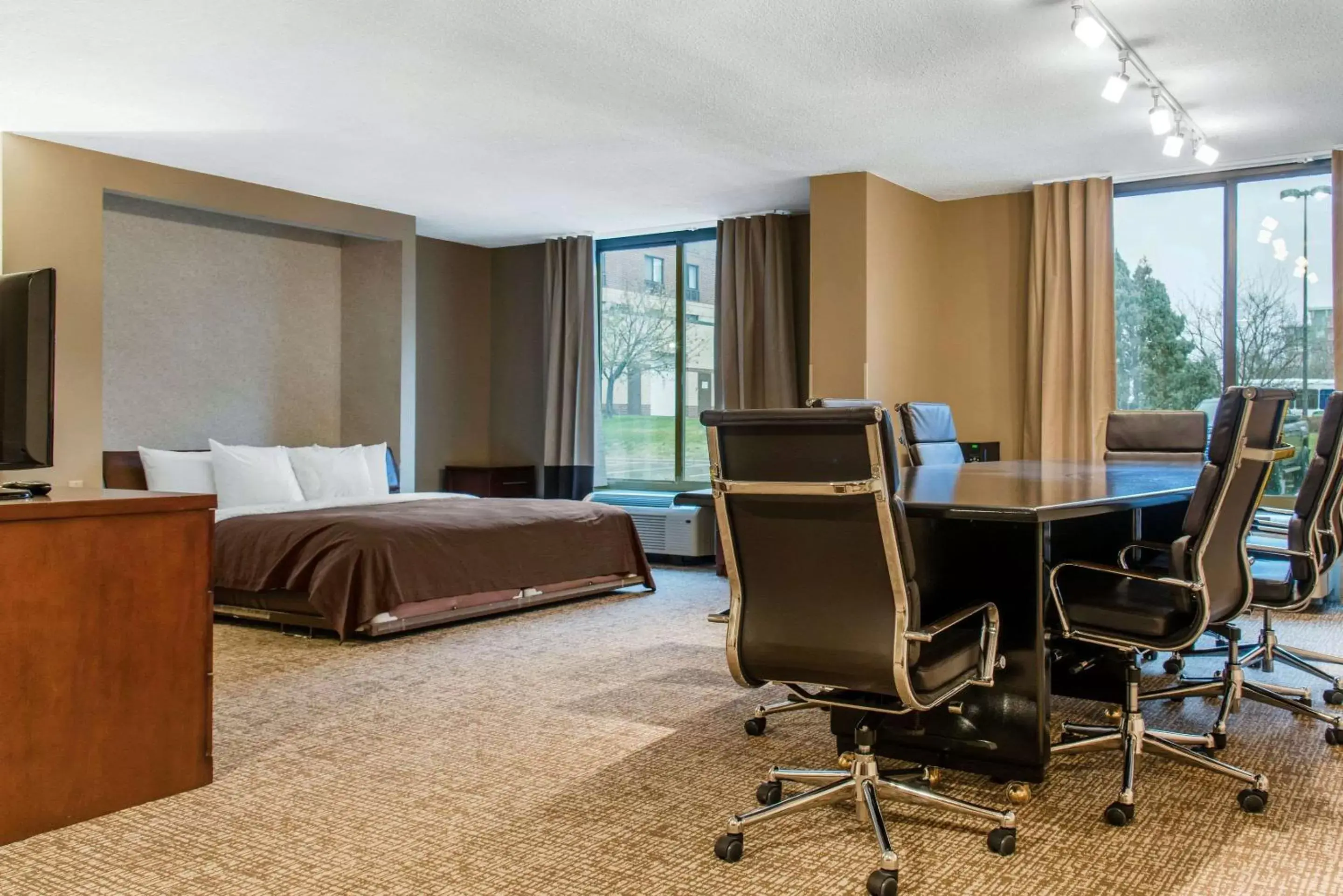 Photo of the whole room in Comfort Inn MSP Airport - Mall of America