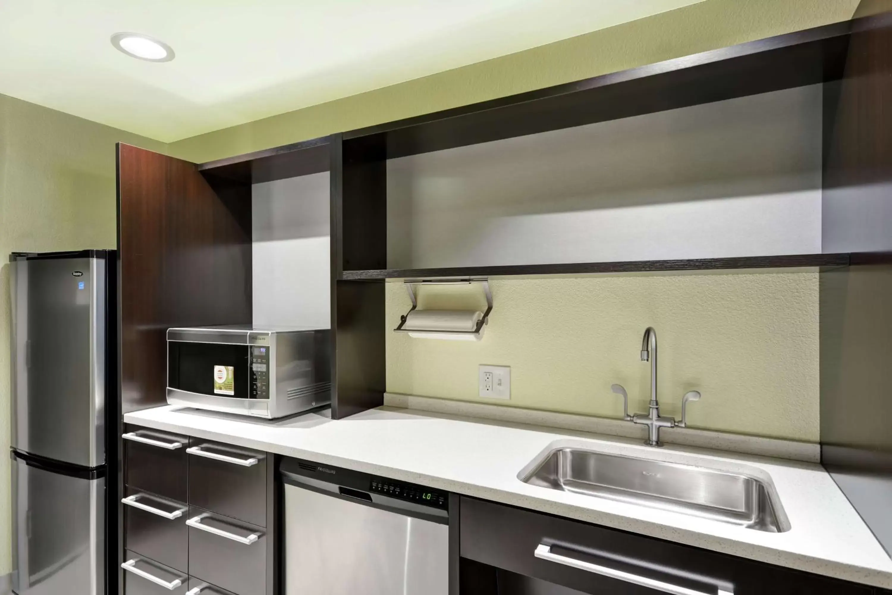 Kitchen or kitchenette, Kitchen/Kitchenette in Home2 Suites by Hilton Little Rock West