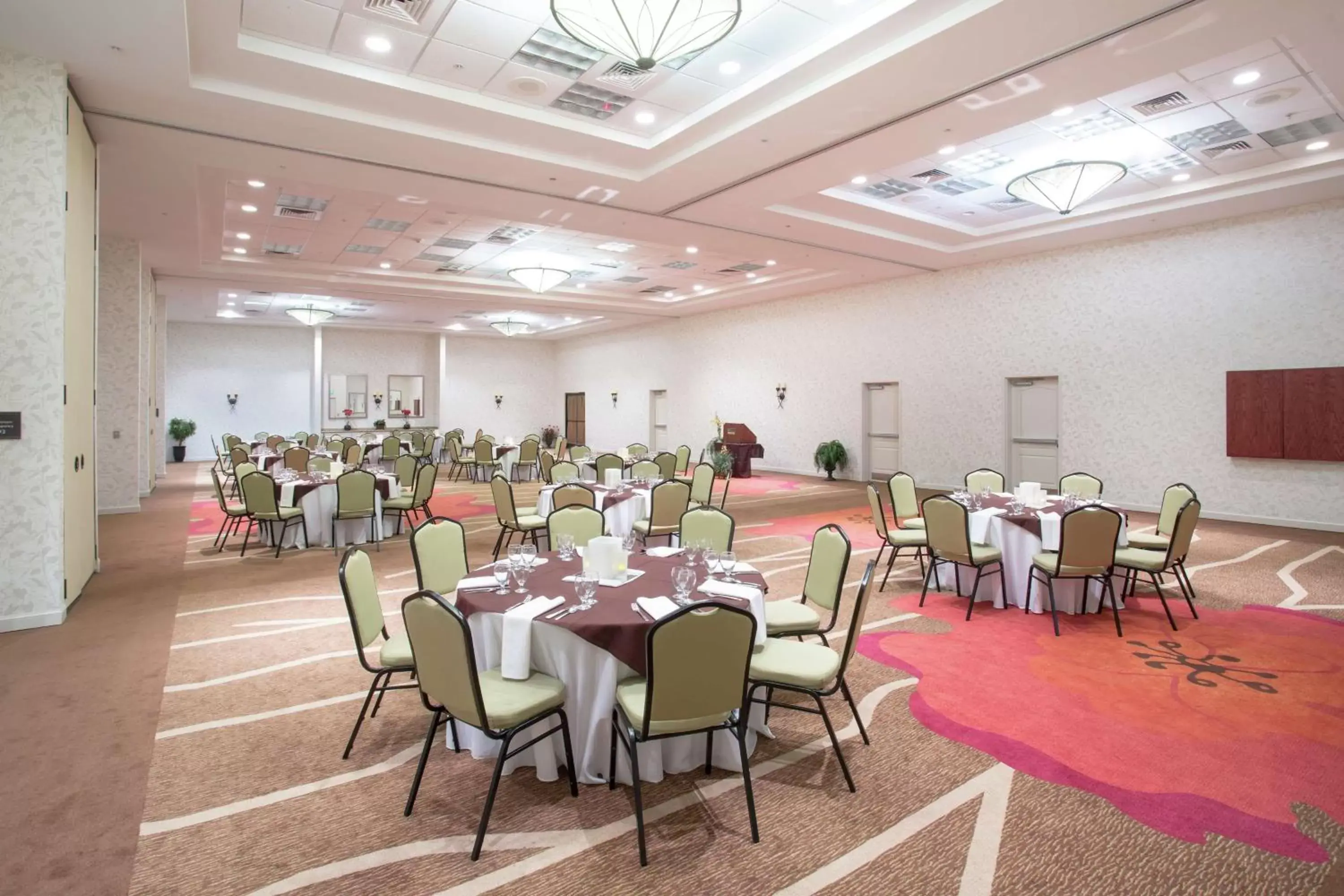 Meeting/conference room, Restaurant/Places to Eat in Hilton Garden Inn Phoenix/Avondale