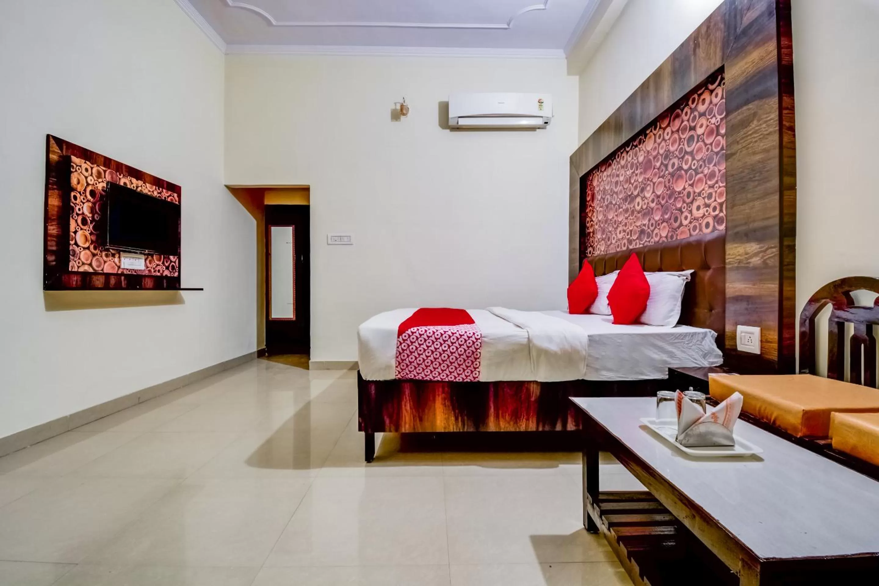 Bed in Hotel Saif Ranthambhore