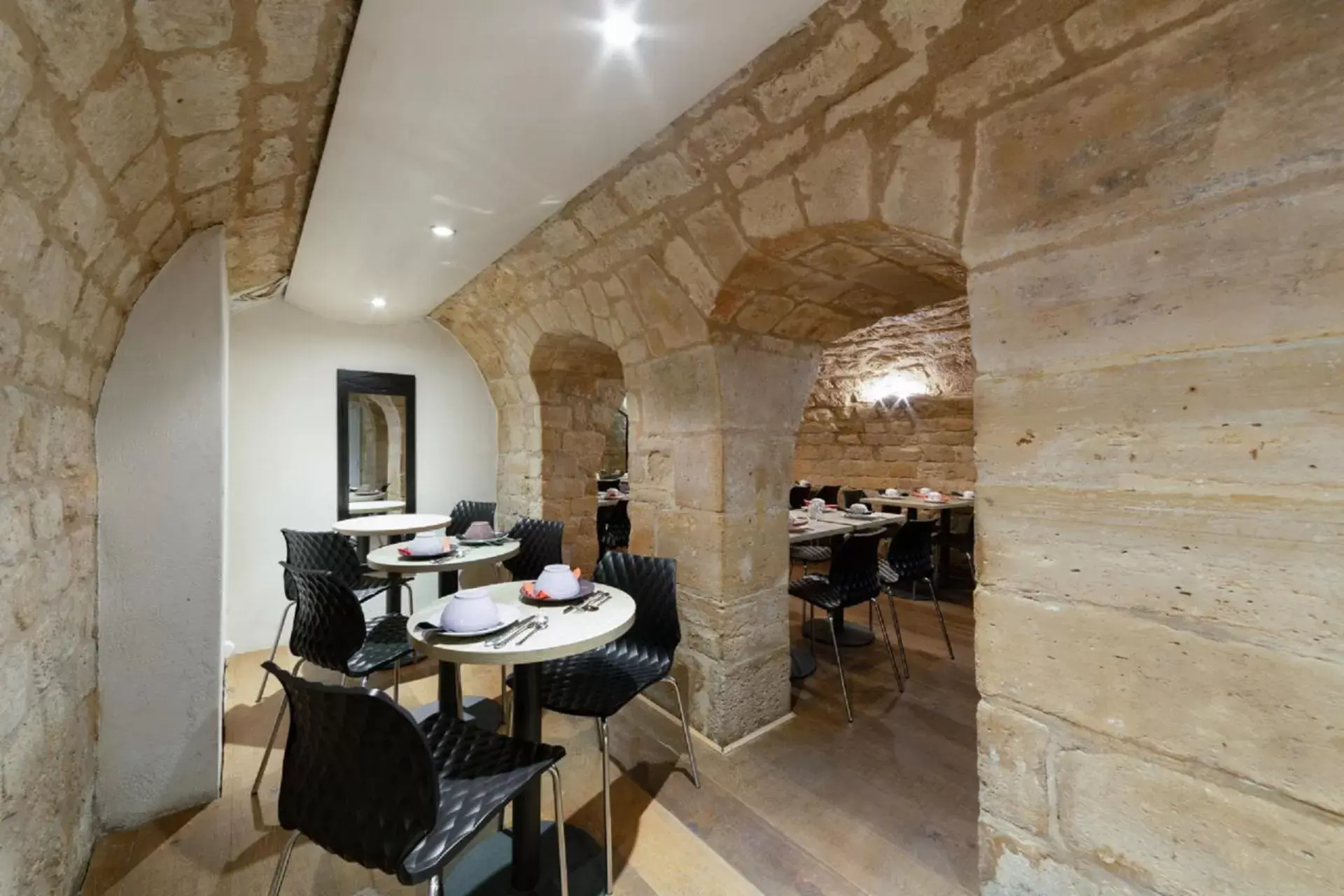 Breakfast in Moris Grands Boulevards Breakfast in Moris Grands Boulevards