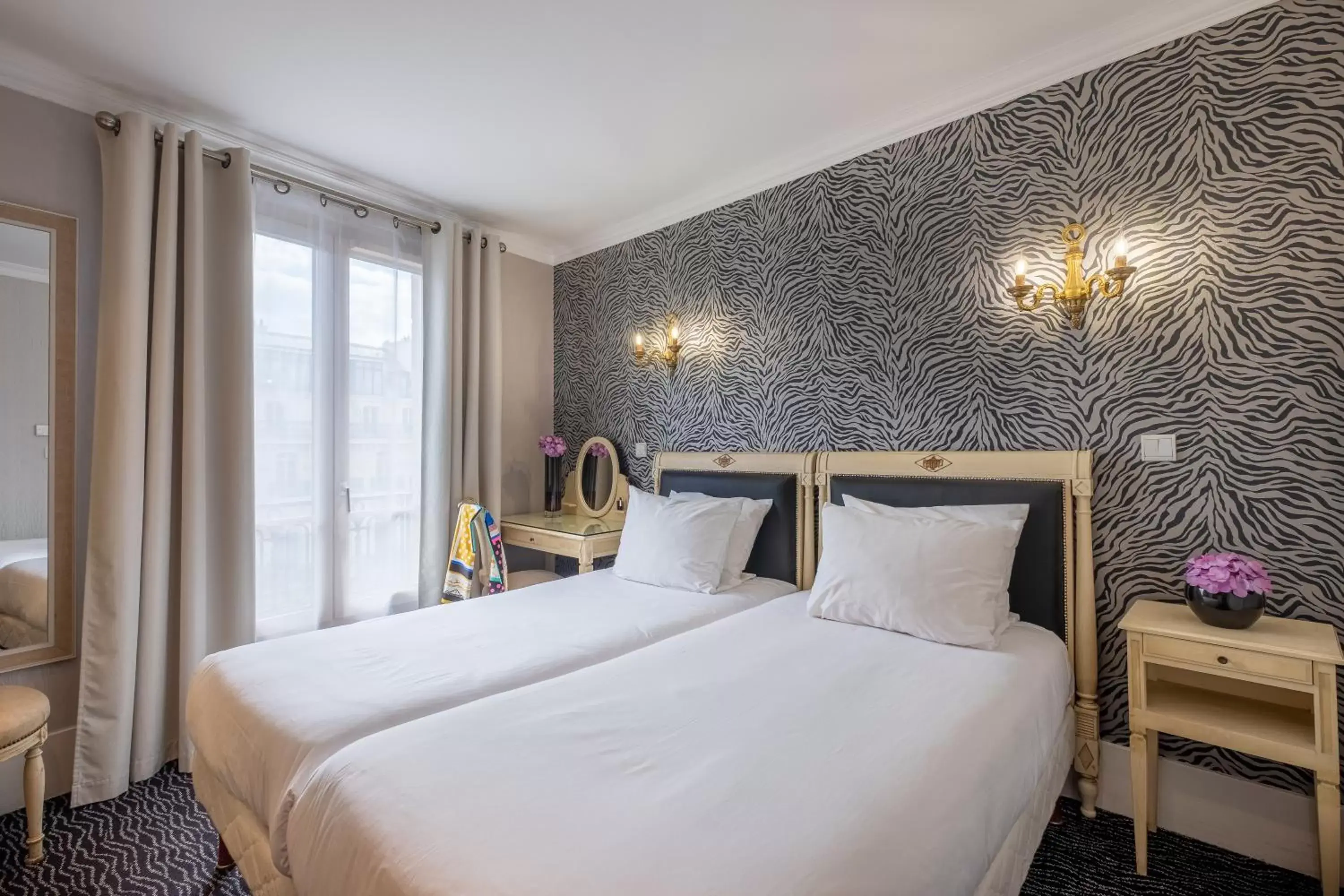 Superior Twin Room in Hotel London