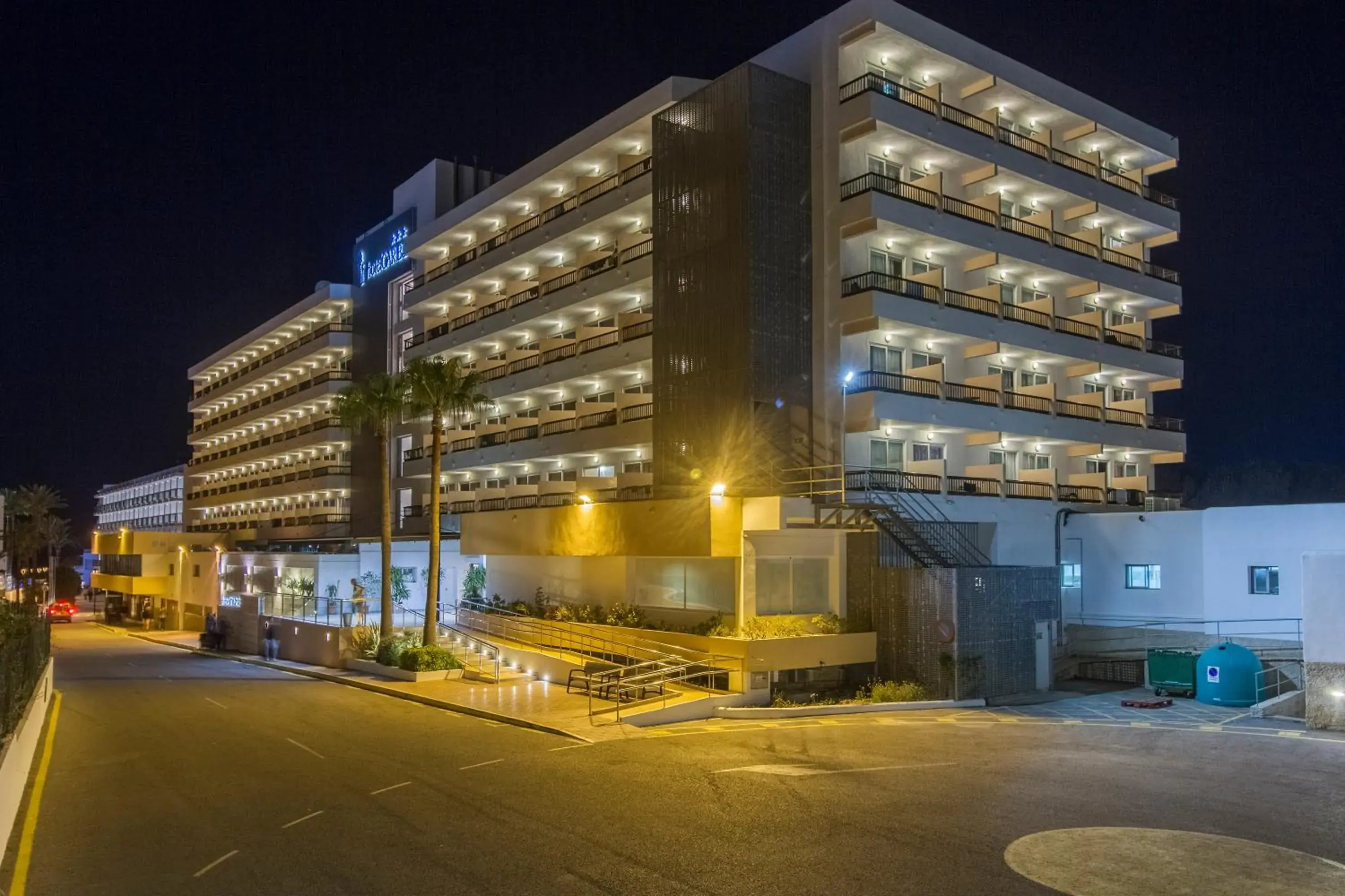 Facade/entrance, Property Building in Hotel Caribe