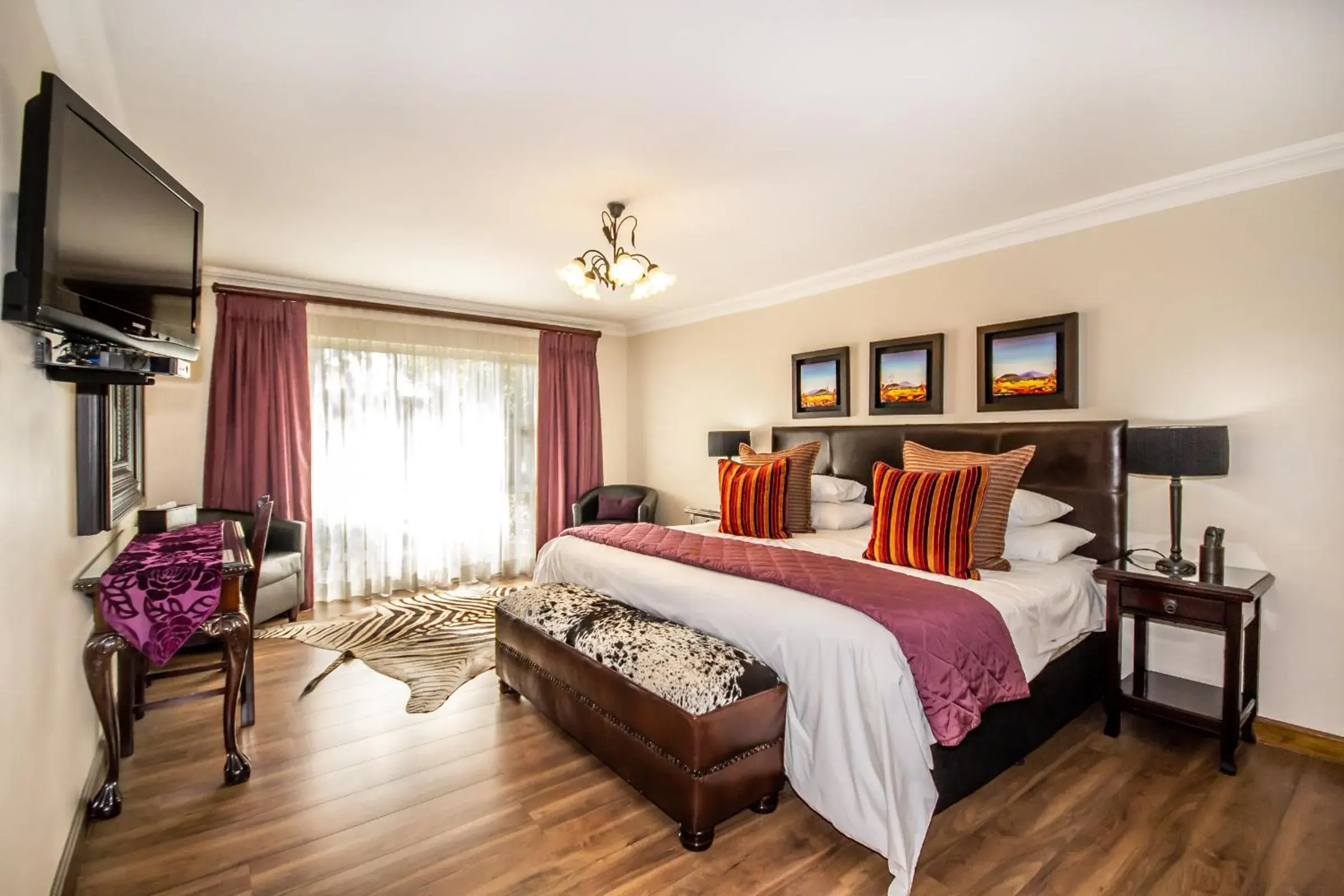 Photo of the whole room, Bed in Sunward Park Guest House & Conference Center