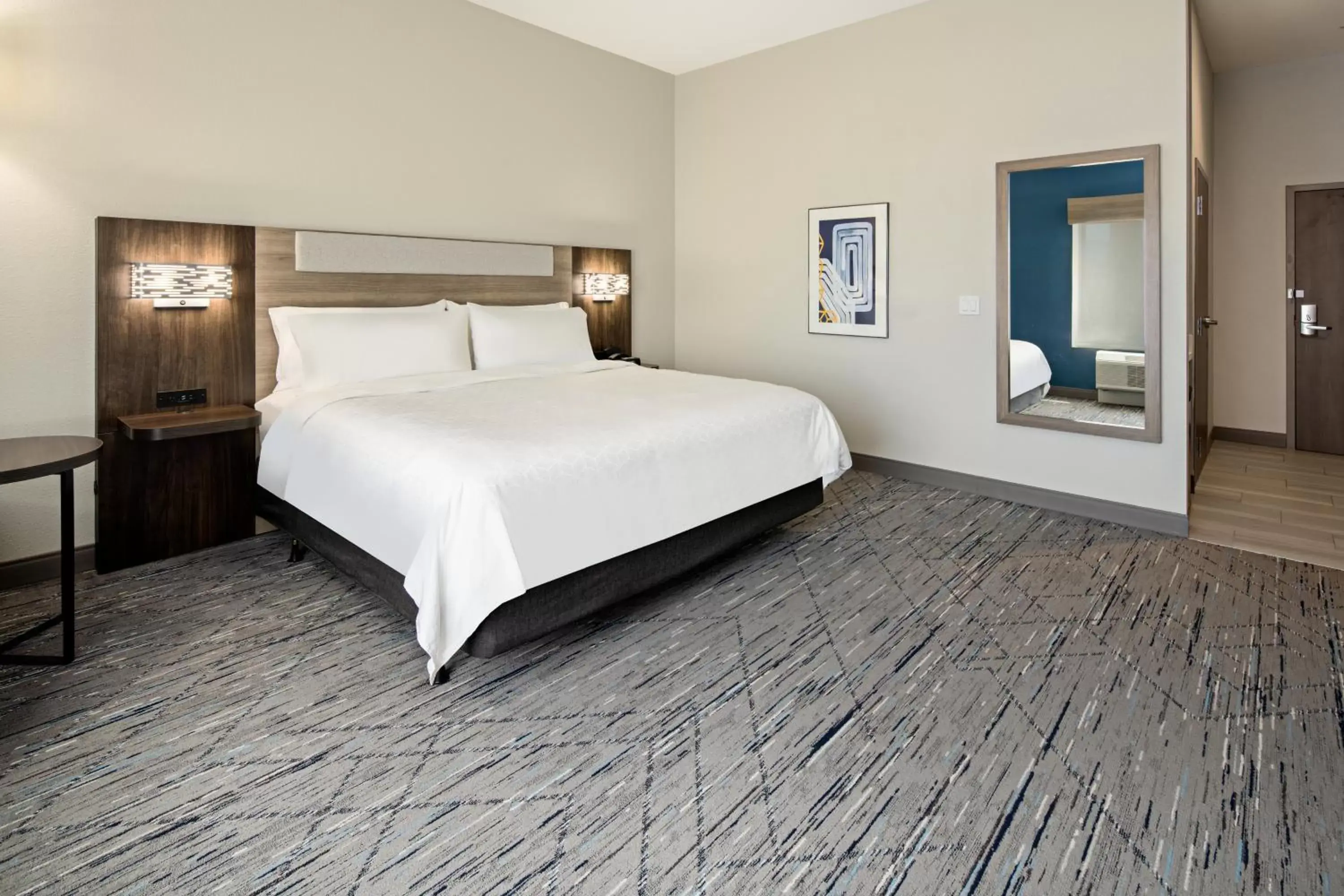 Bed in Holiday Inn Express & Suites Palm Desert - Millennium, an IHG Hotel